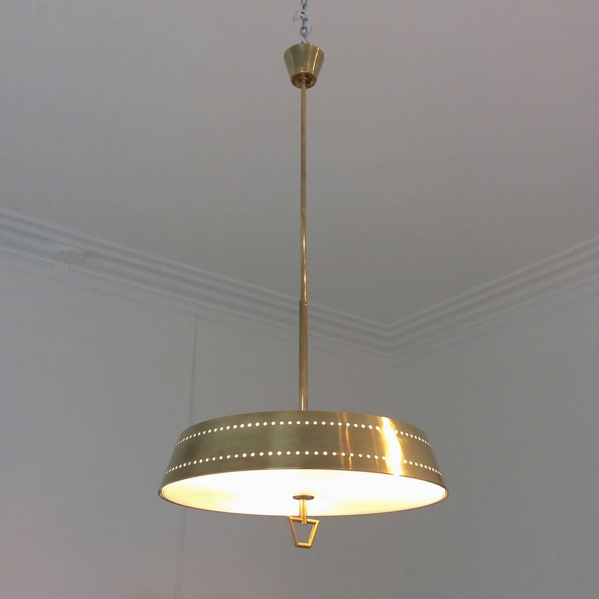 Nice Stilnovo hanging lamp, circa 1950, Italy.
Brass and frosted glass.
Three bulbs of 40 watts.
Rewired.
Measures: H: 118 cm, diameter 45 cm.
Good original condition.

 