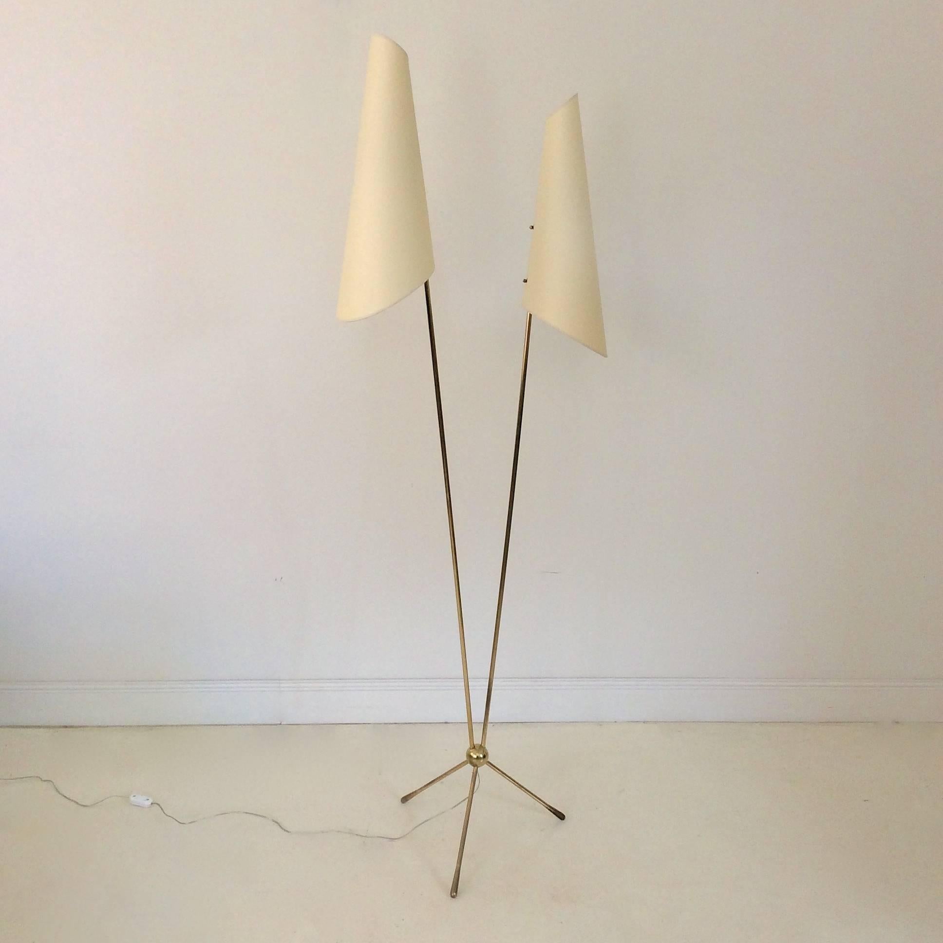 Elegant brass floor lamp with two ivory fabric shades,
circa 1950, Italy.
Rewired, two bulbs of 40 w.
Dimensions: H 165 cm, W 55 cm, D 36 cm.
Good condition.
