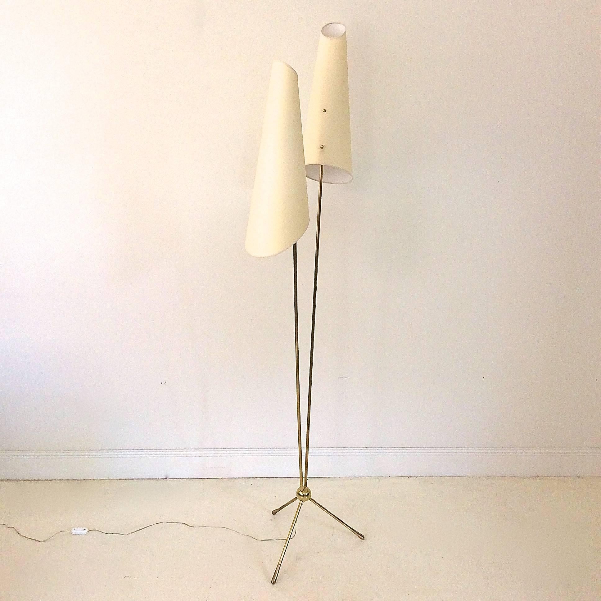 Brass Floor Lamp, circa 1950, Italy In Good Condition In Brussels, BE