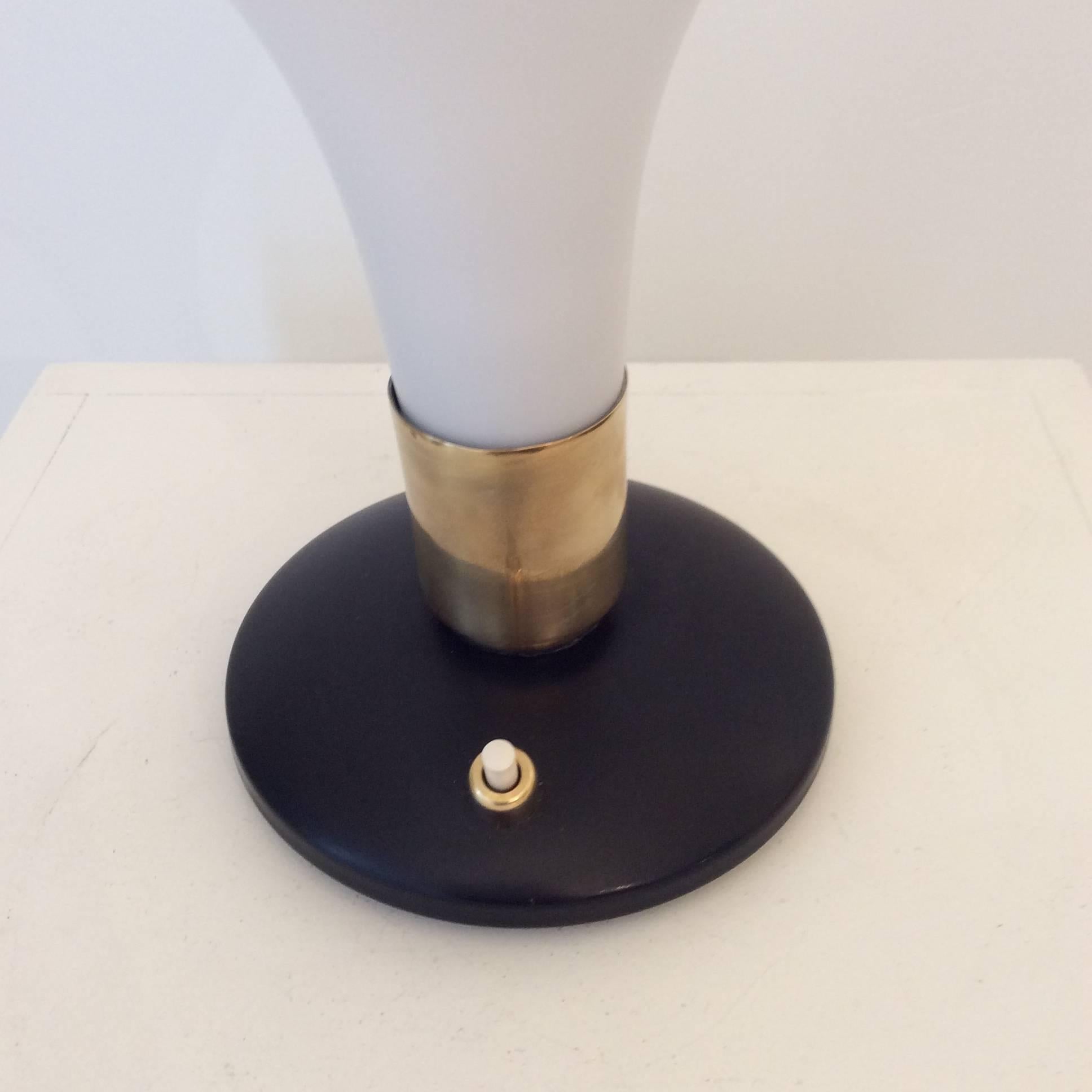 Opaline Table Lamp circa 1960, Italy In Good Condition In Brussels, BE
