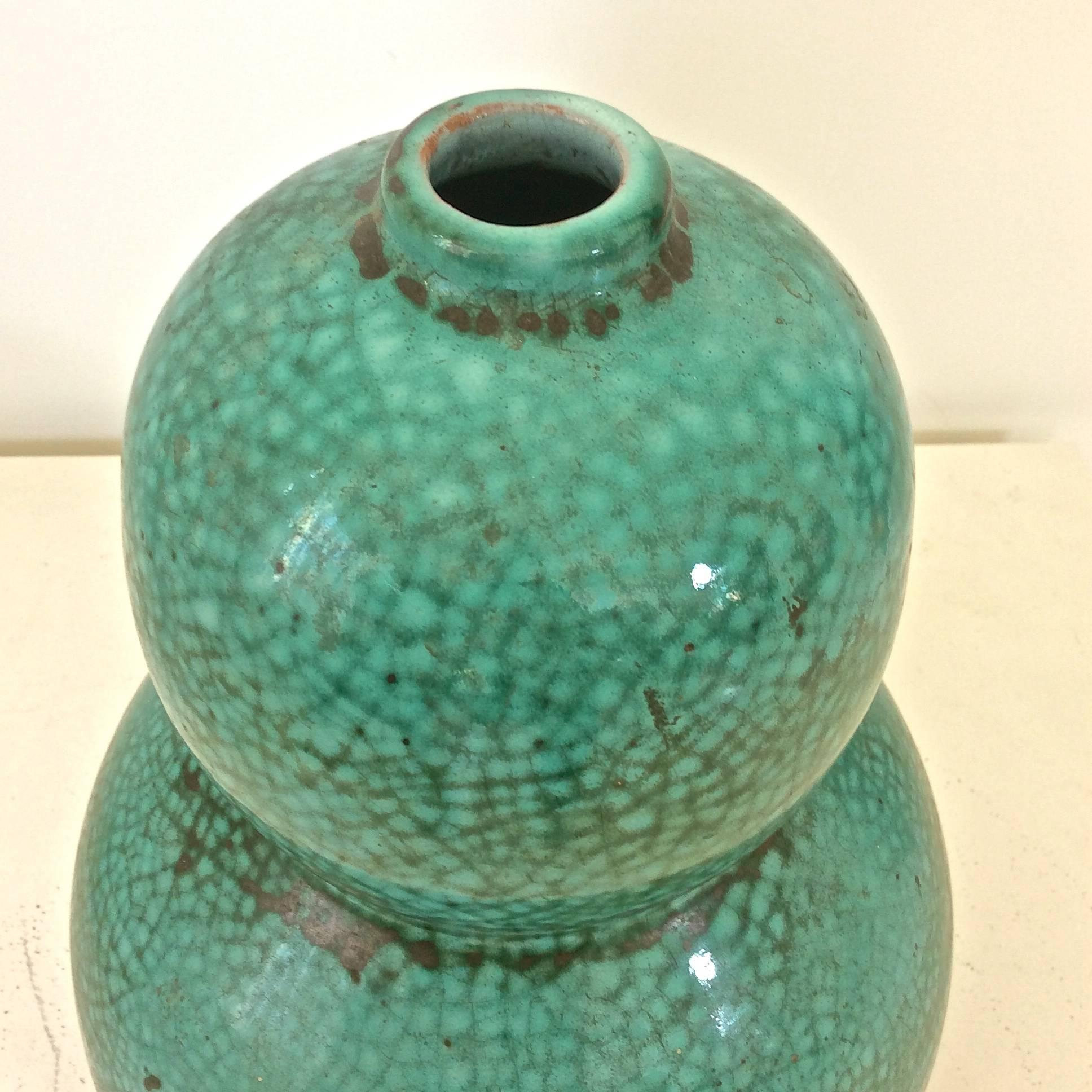 Nice Art Deco primavera vase, circa 1930, France.
Green craquelure glazed ceramic.
Dimensions: Height 29 cm, diameter 21 cm.
Signed and numbered.
Good original condition.