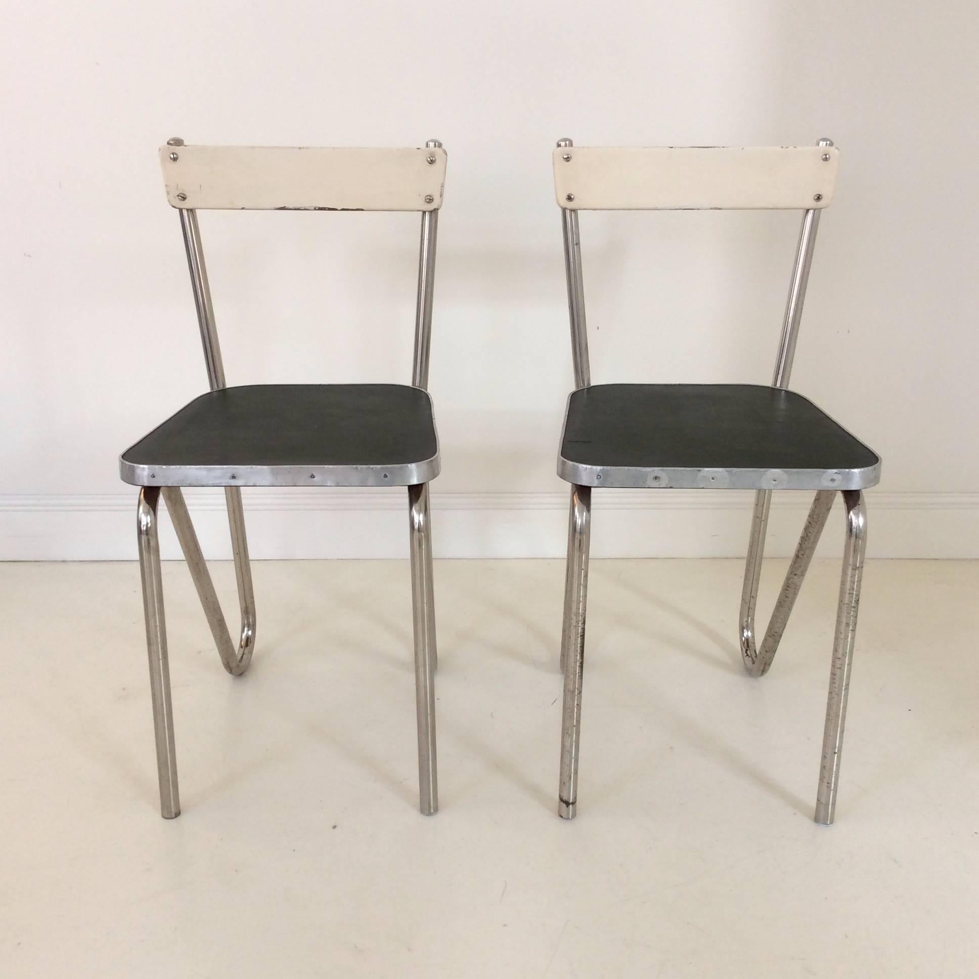 Bauhaus Pair of Modernist Tubular Chairs, circa 1930, France