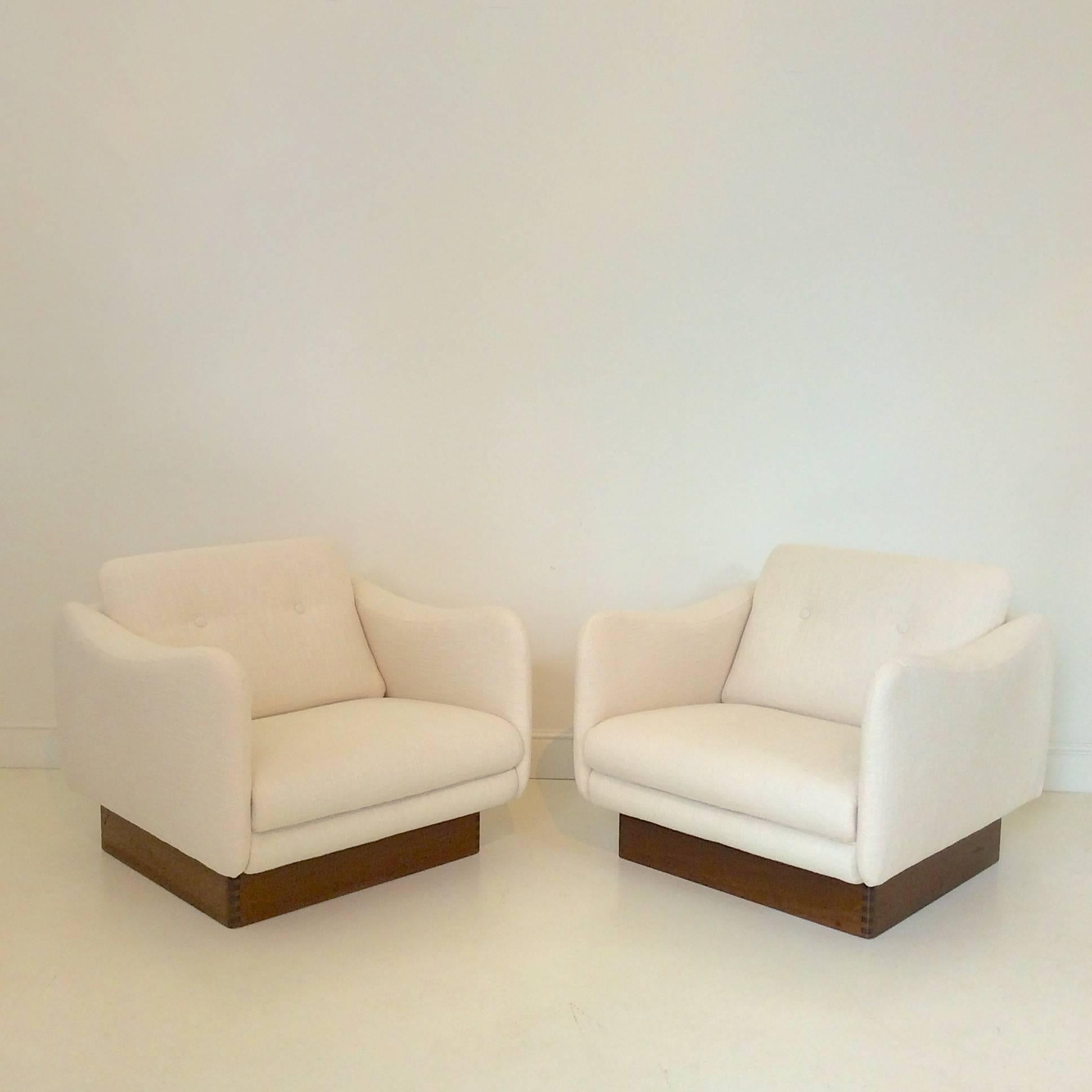 Very nice Michel Mortier armchairs, teckel model for Steiner, France, circa 1963
New ivory upholstery, original wood base.
Dimensions: H 57 cm, W 75 cm, D 75 cm.
Very good condition.
We ship anywhere in the world, please feel free to request a