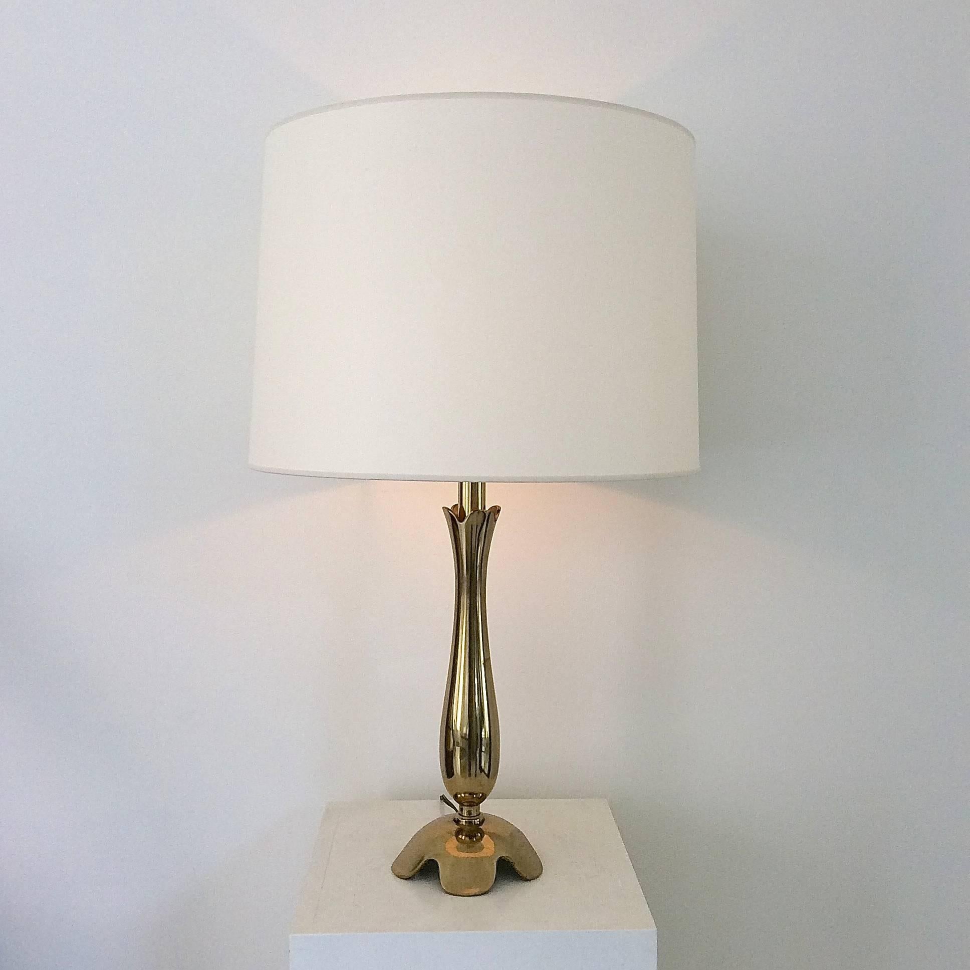 Elegant Raoul Scarpa table lamp, circa 1950, France.
Brass and new ivory fabric shade.
Measures: H 65 cm, W 40 cm, D 40 cm.
Very good condition. Signed Scarpa on the base.
 