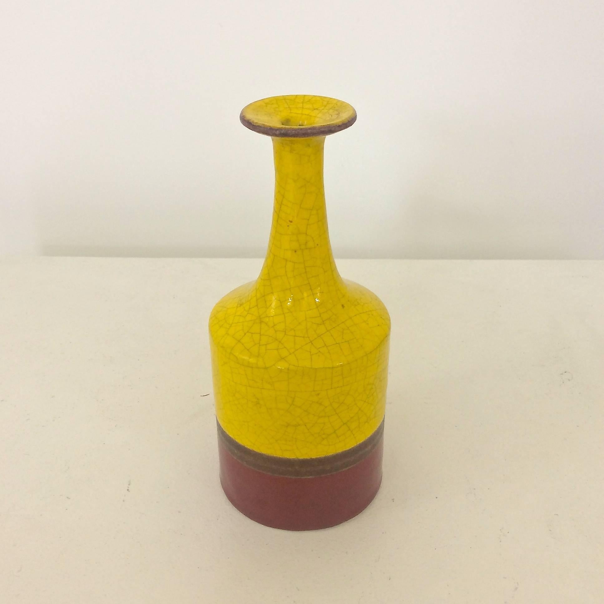 Guido Gambone glazed ceramic, circa 1950, Italy.
Luminous yellow, brown and dark red.
Signed underside.
Measures: 19 cm height, 8 cm diameter.
Good original condition.