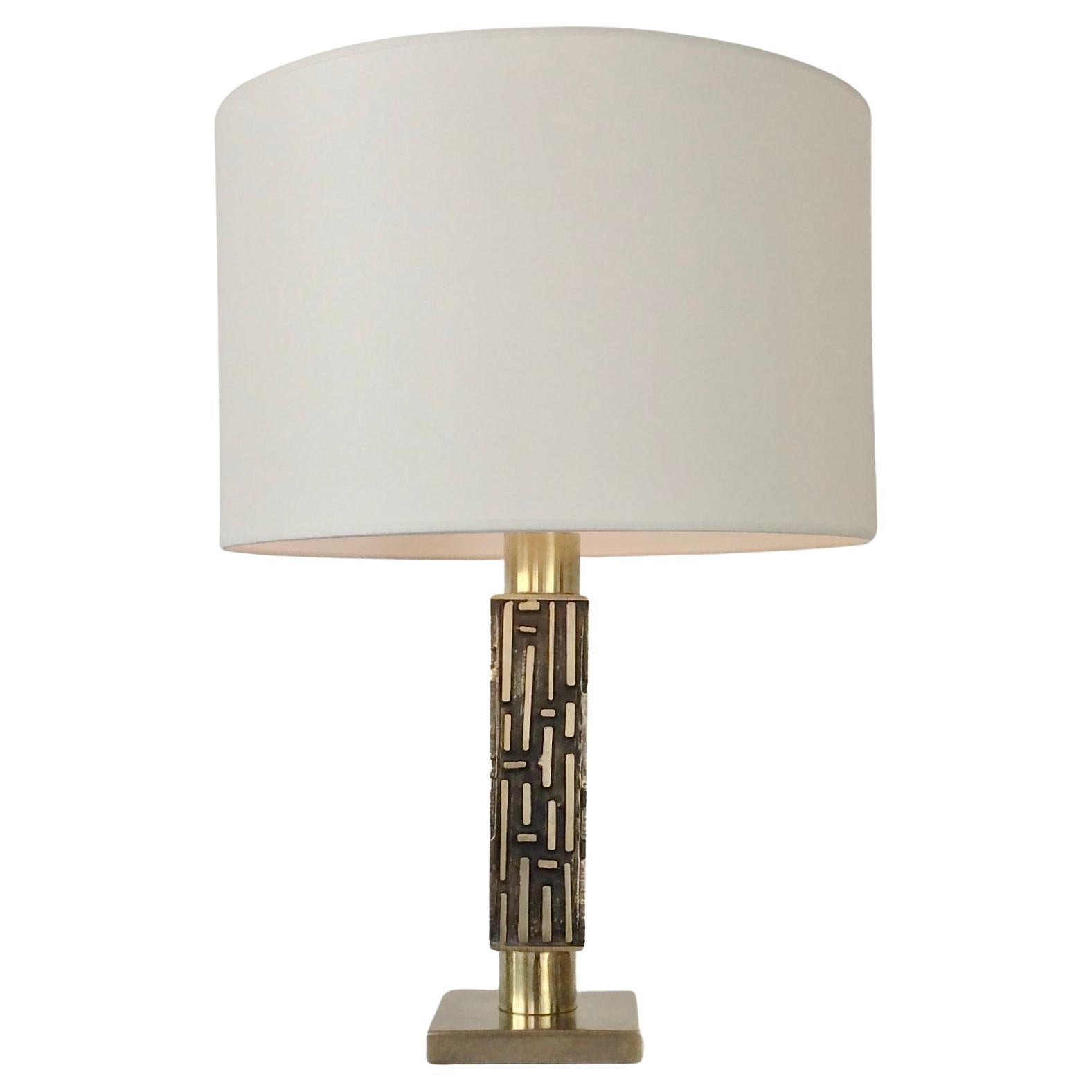 Nice Luciano Frigerio Brutalist table lamp, circa 1970, Italy.
Gold bronze, brass and new fabric shade.
One E27 bulb 
Rewired.
Dimensions: 53 cm total height. 38 cm D, 38 cm W.Base: 12 x 12 cm. Diameter of the shade: 38 cm.
Vintage item in good