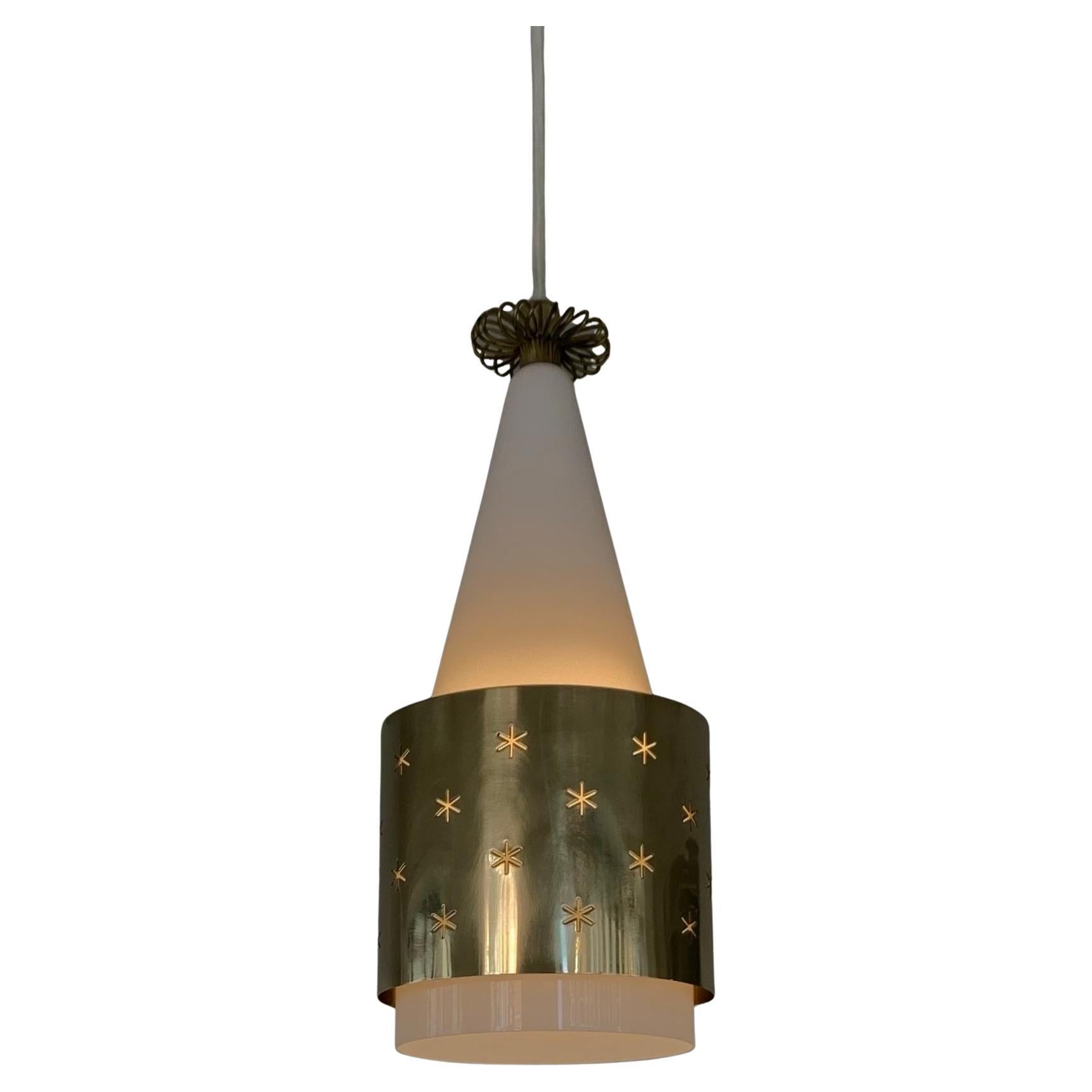 Lampada da soffitto Paavo Tynell K2-10 in ottone per Idman Oy, 1955 circa, Finlandia. in vendita