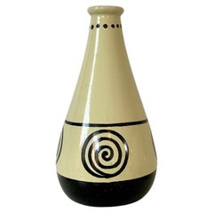 Jarrón de cerámica con monograma de Francis Jourdain, hacia 1920, Francia.