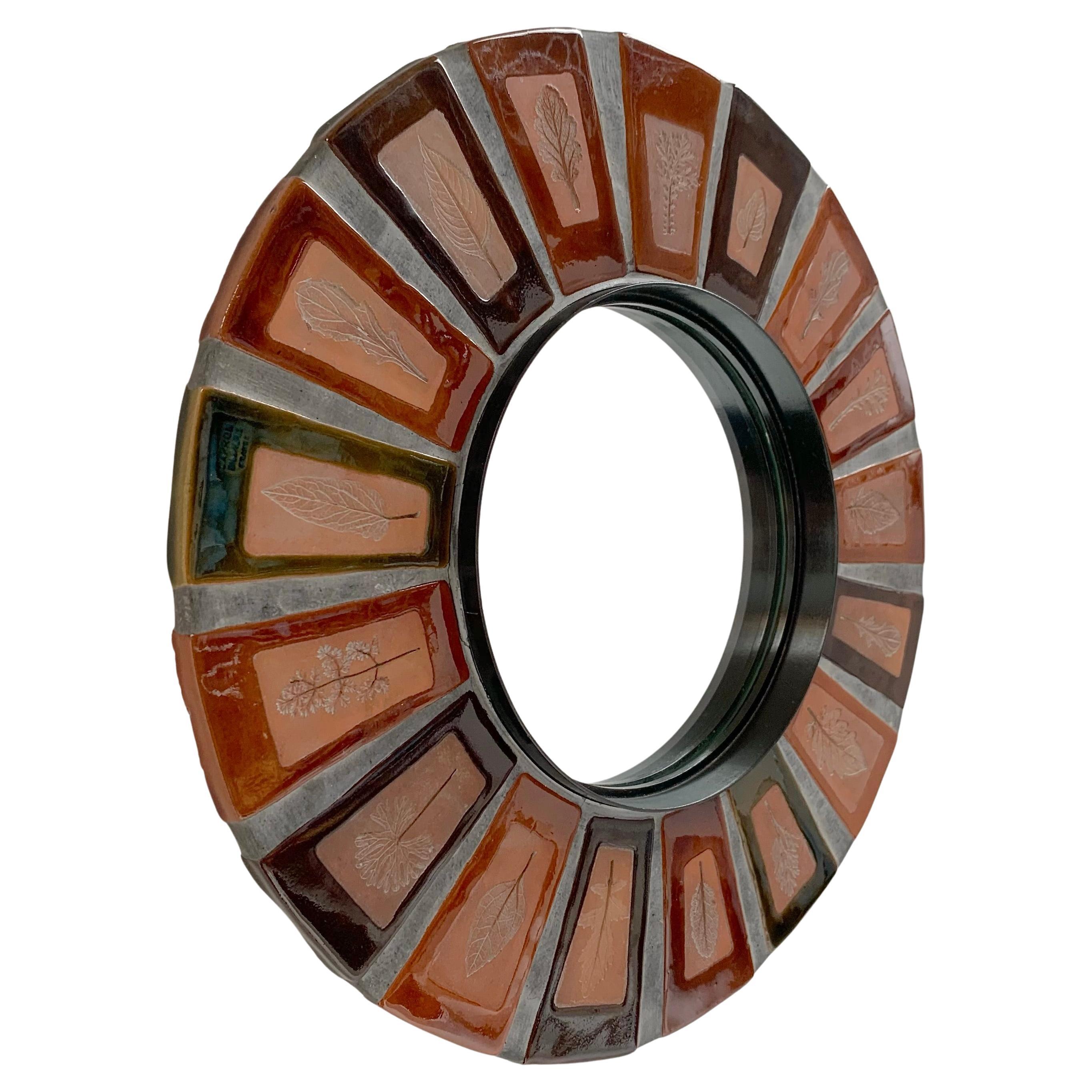 Miroir rond en céramique signé Roger Capron, vers 1970, Vallauris, France.