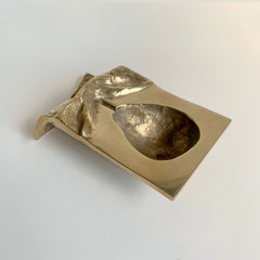 Dekoratives Vide-Poche aus vergoldeter Bronze aus der Mitte des Jahrhunderts, um 1970, Frankreich.