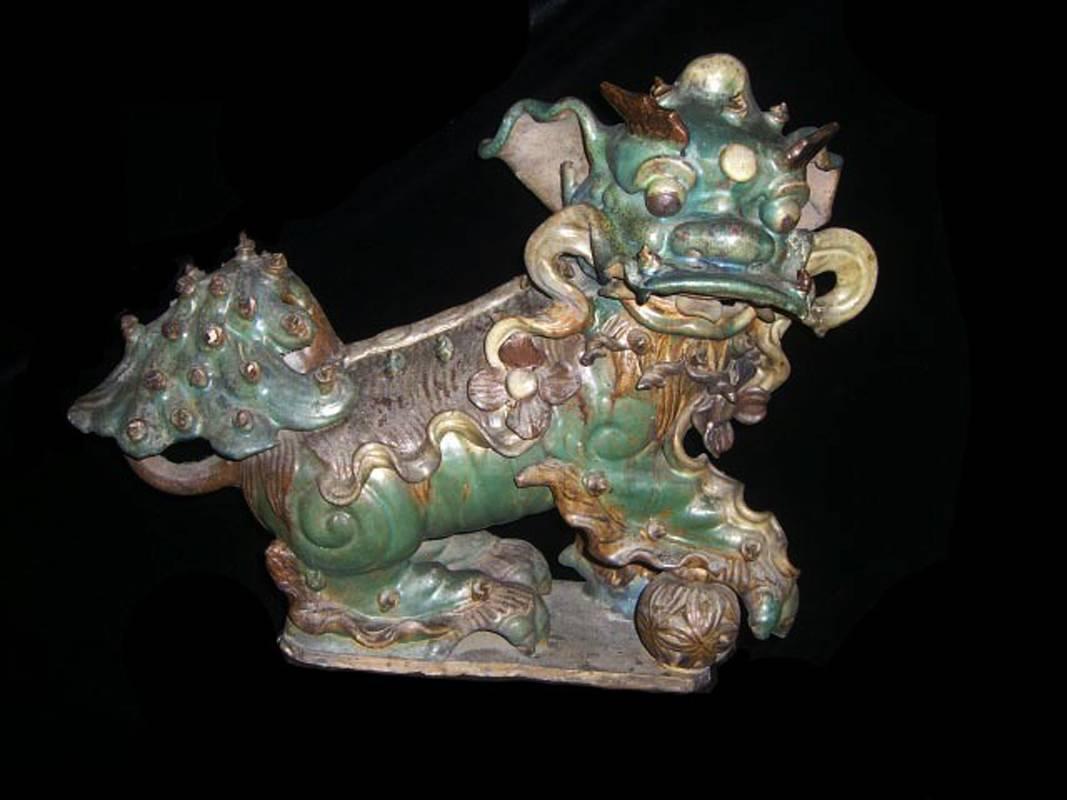 Pair of Chinese Glazed Ceramic Foo Dogs on Lucite Bases, 19th Century 1