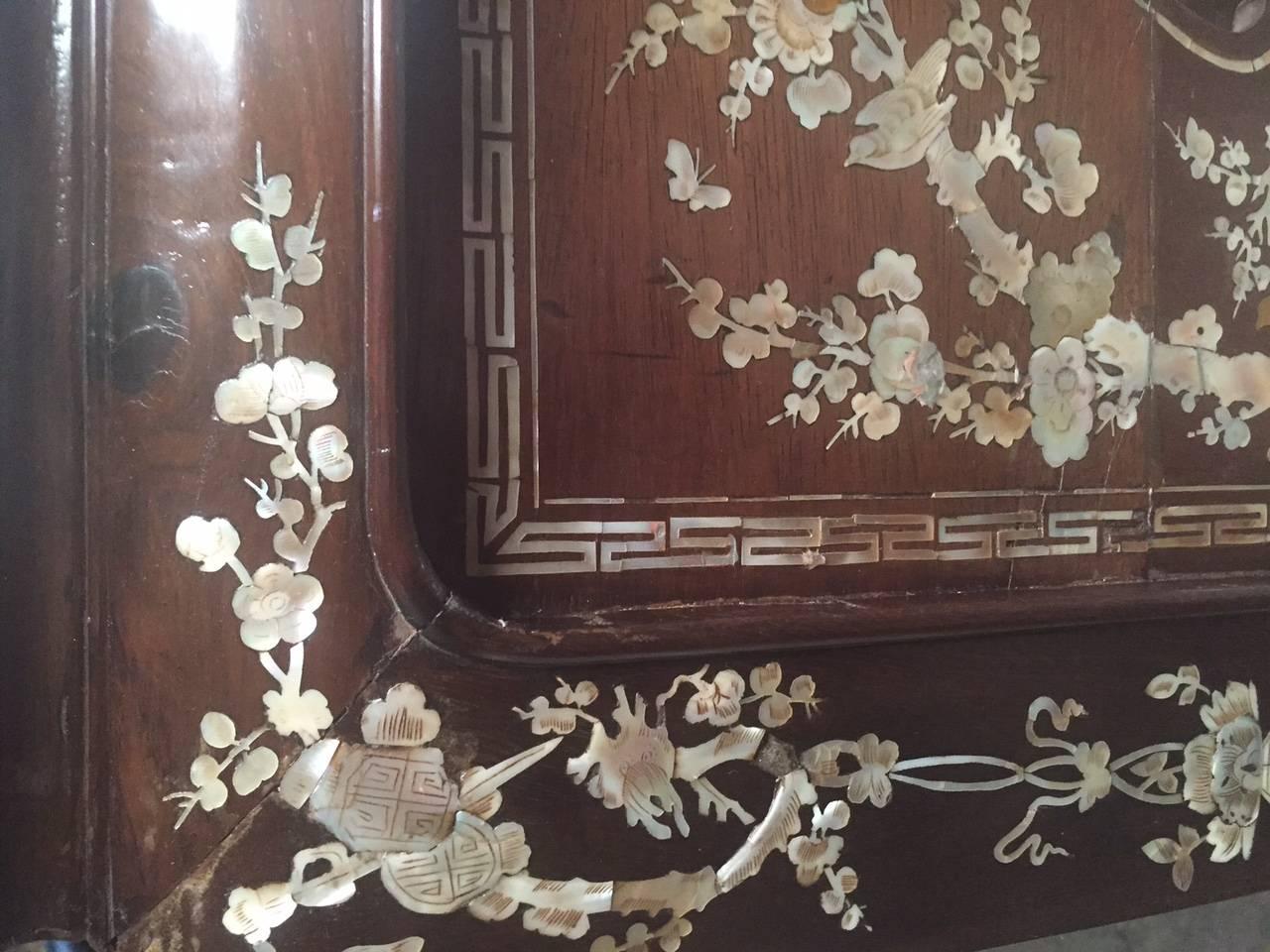 Fine Chinese Altar Table with Mother-of-Pearl Inlaid In Good Condition In Cypress, CA