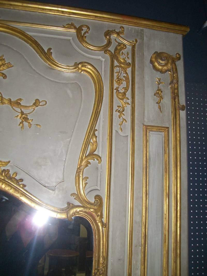 Doré Miroir français du 19ème siècle en or 23 carats à feuilles dorées en vente