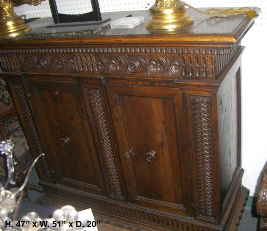 18th century Italian Baroque finely carved walnut credenza with two drawers and two doors on lion feet.