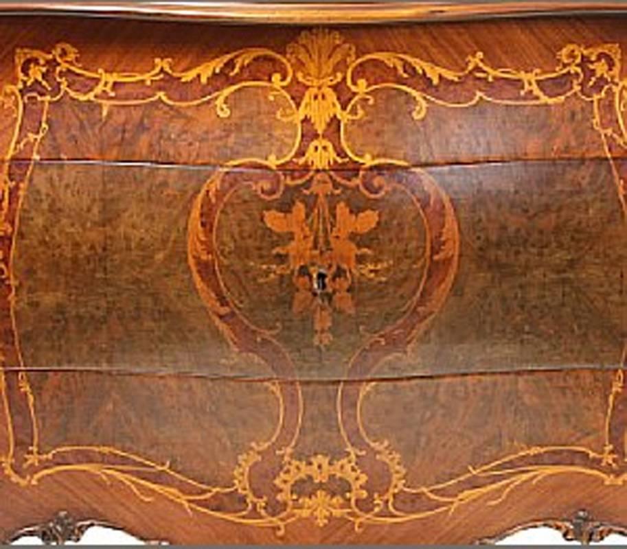 Lovely Louis XV style marquetry inlaid walnut bombe commode, circa 1920, with beautiful walnut inlaid top, resting on four cabriole legs.