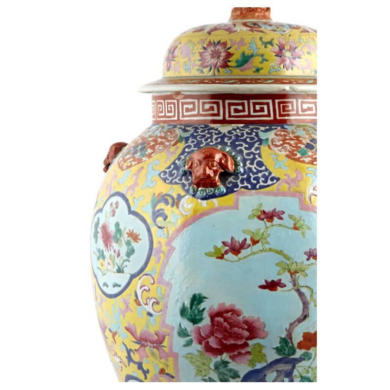Chinese Hand-Painted Porcelain Ginger Jar, circa 1900 In Good Condition In Cypress, CA