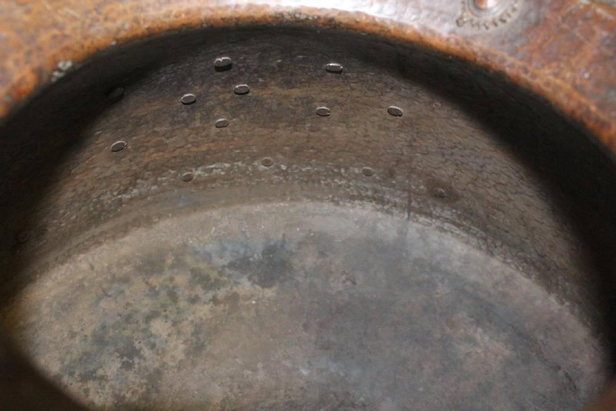 Antique Middle Eastern Hand-Hammered Bronze Water Jar For Sale 1