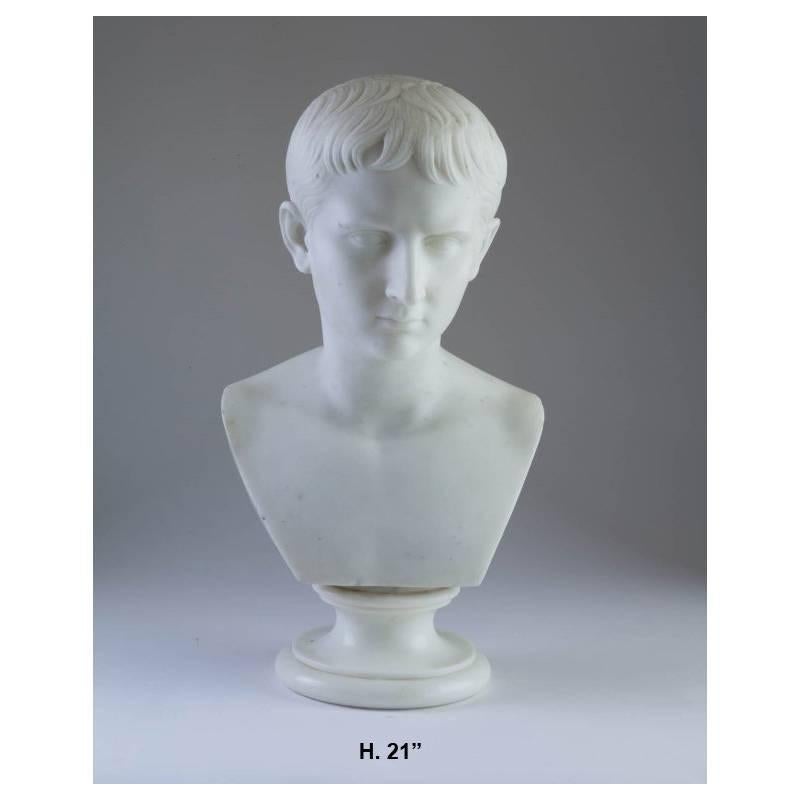 Exquisite 19th century Italian neoclassical style finely hand-carved white marble bust of Caesar on a socle base, resting on 19th century carved green marble fluted and artistic pedestal. 

Measures: Pedestal top D. 12 inches
Pedestal base D. 13
