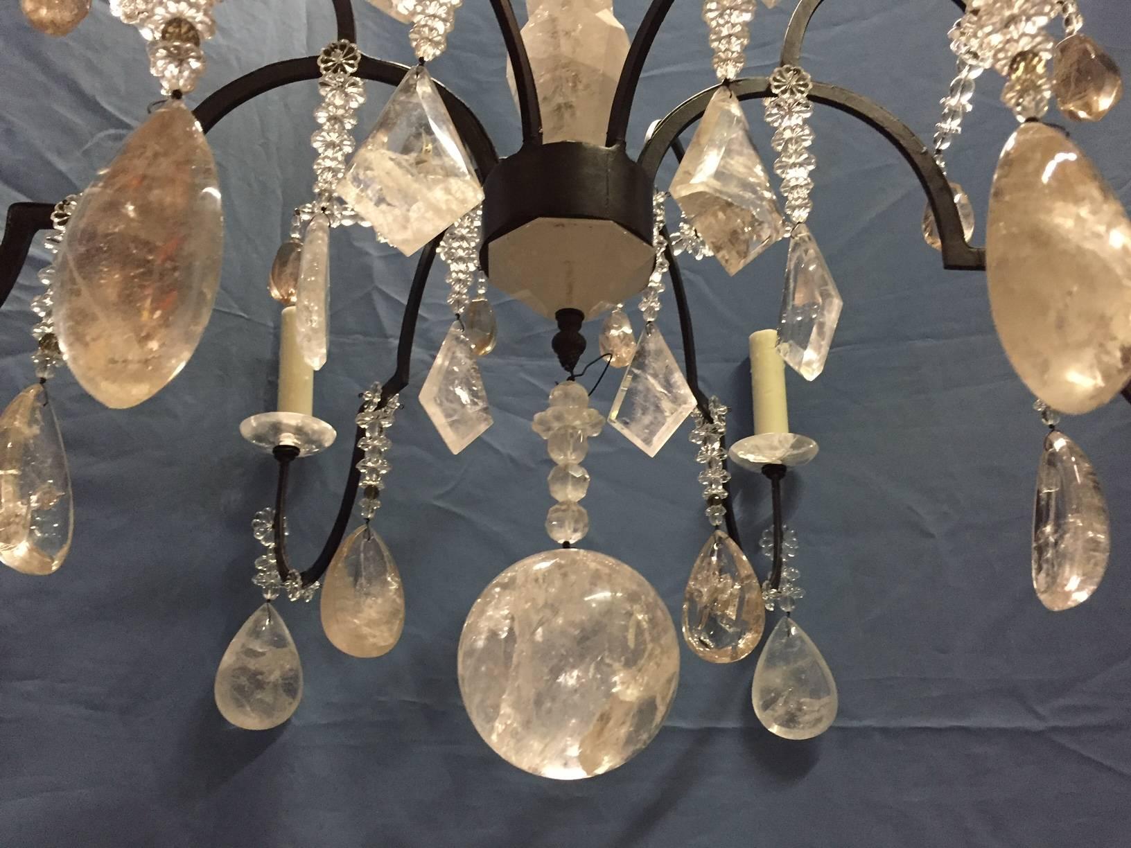 Cristal Lustre à six lumières en cristal de roche de style néoclassique en vente