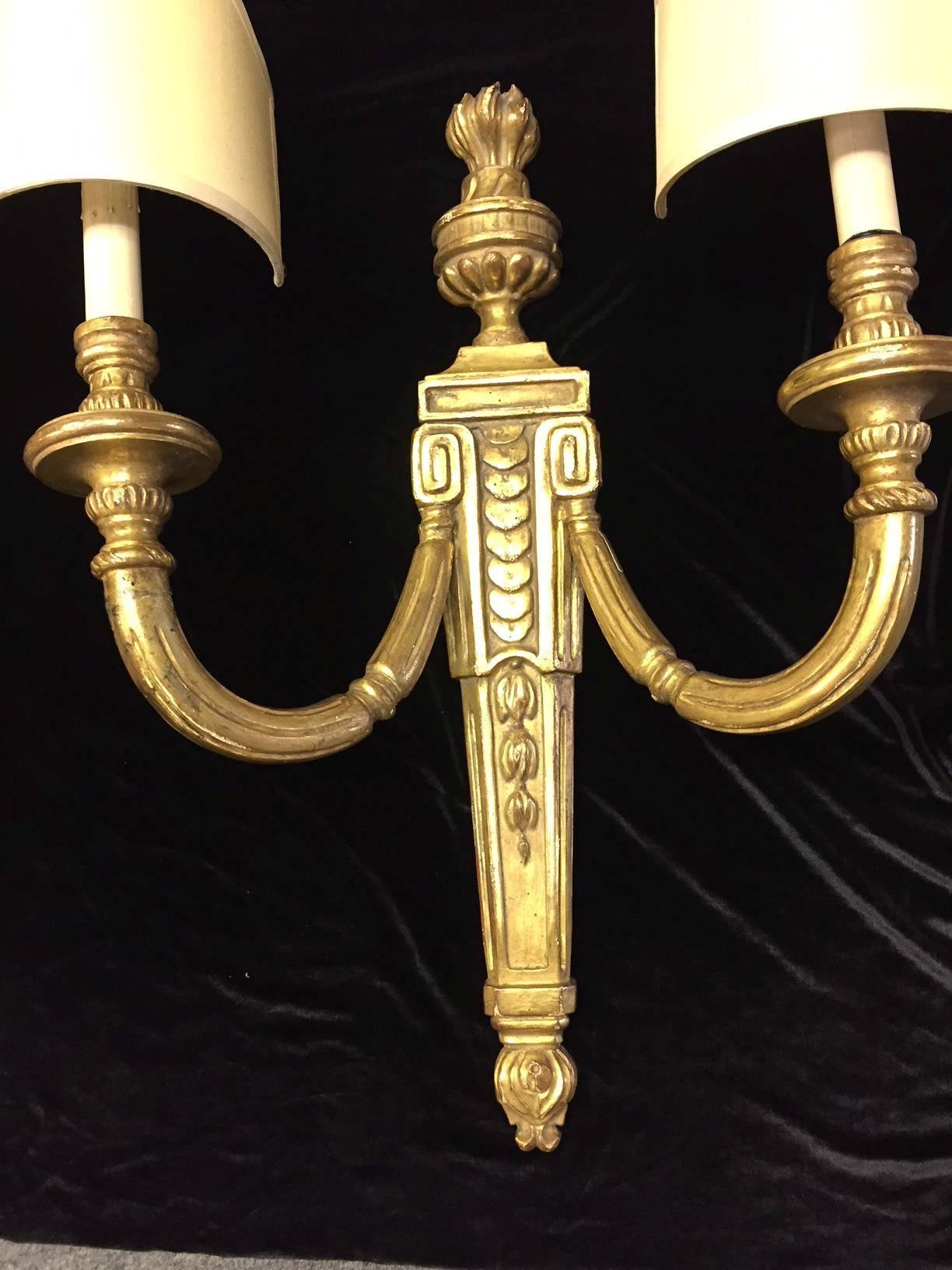 Hand-Carved Large Pair of Italian Neoclassical Style Giltwood Sconces For Sale