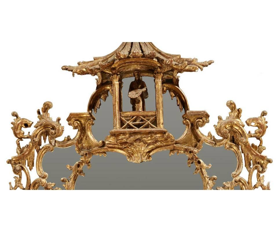 Anglais Miroir en bois doré sculpté de style Chippendale George III, 19ème siècle en vente