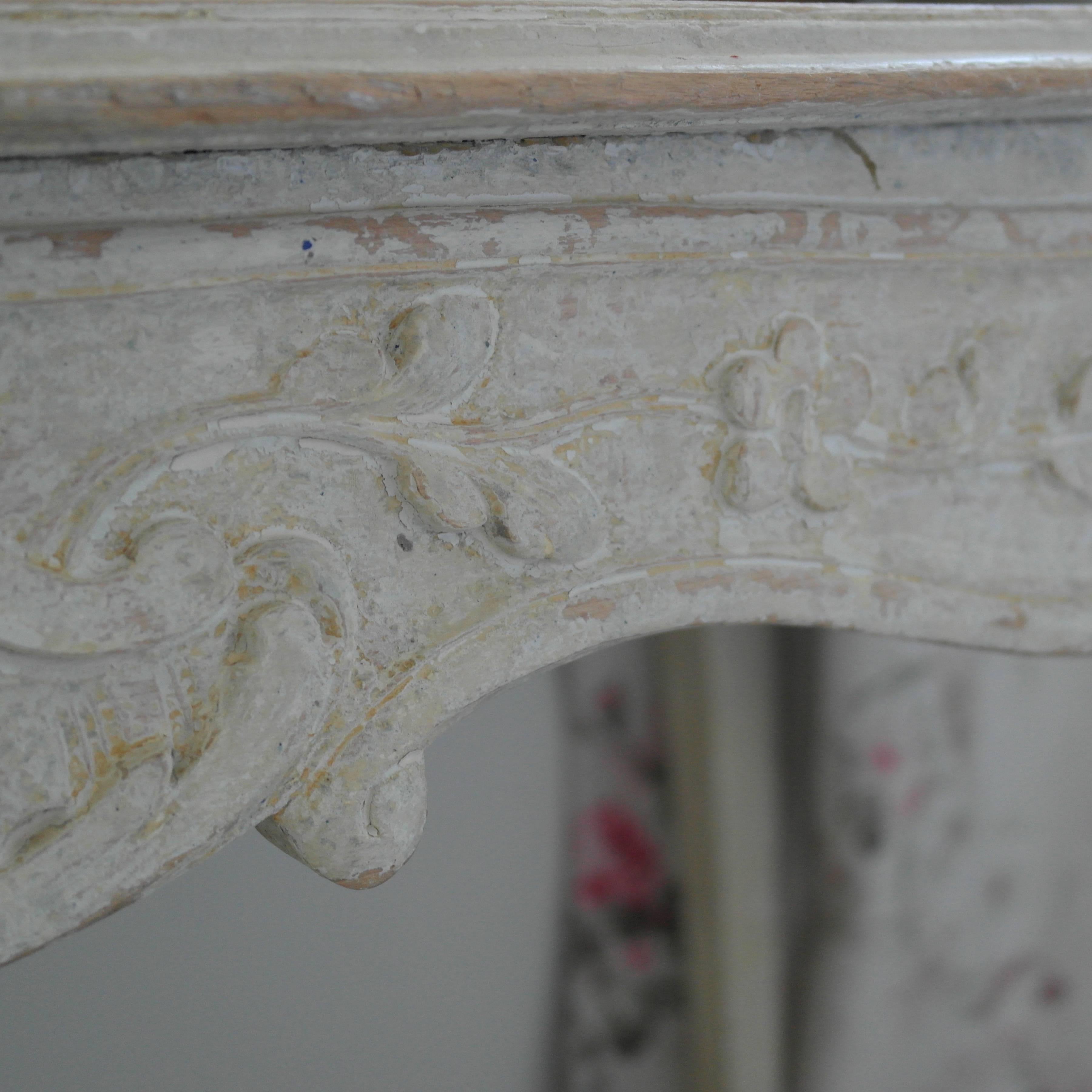 19th Century French Table in original paint with Rococo style Shell Carving In Good Condition For Sale In Warminster, Wiltshire