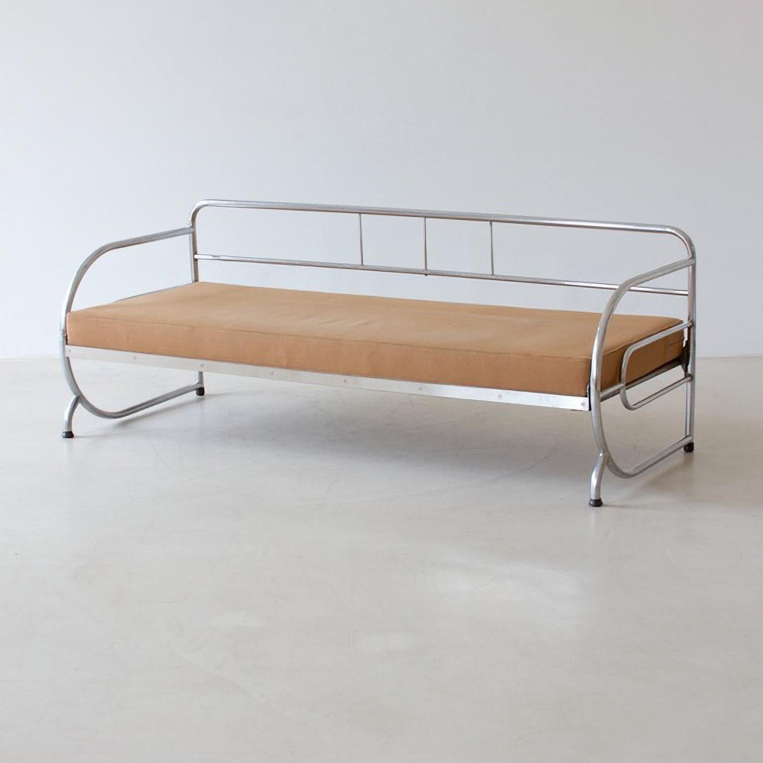 Art Deco Stahlrohrsofa, verchromtes Metall, Stoff/Lederpolsterung, ca. 1930 im Zustand „Gut“ im Angebot in Berlin, DE