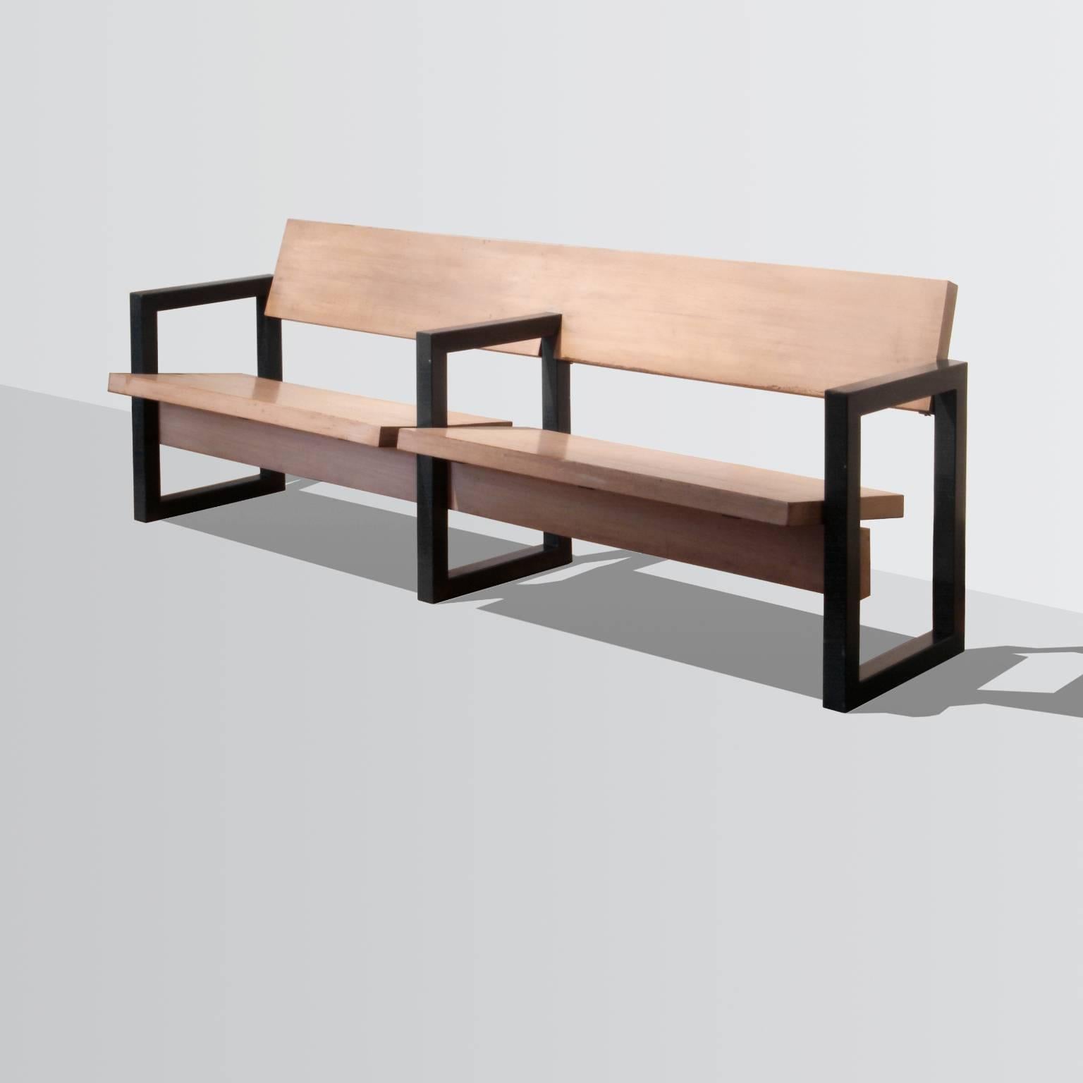 Kirchenbank von Gerrit Rietveld für die Hoeksteen-Kirche, Uithoorn, Niederlande, 1963.