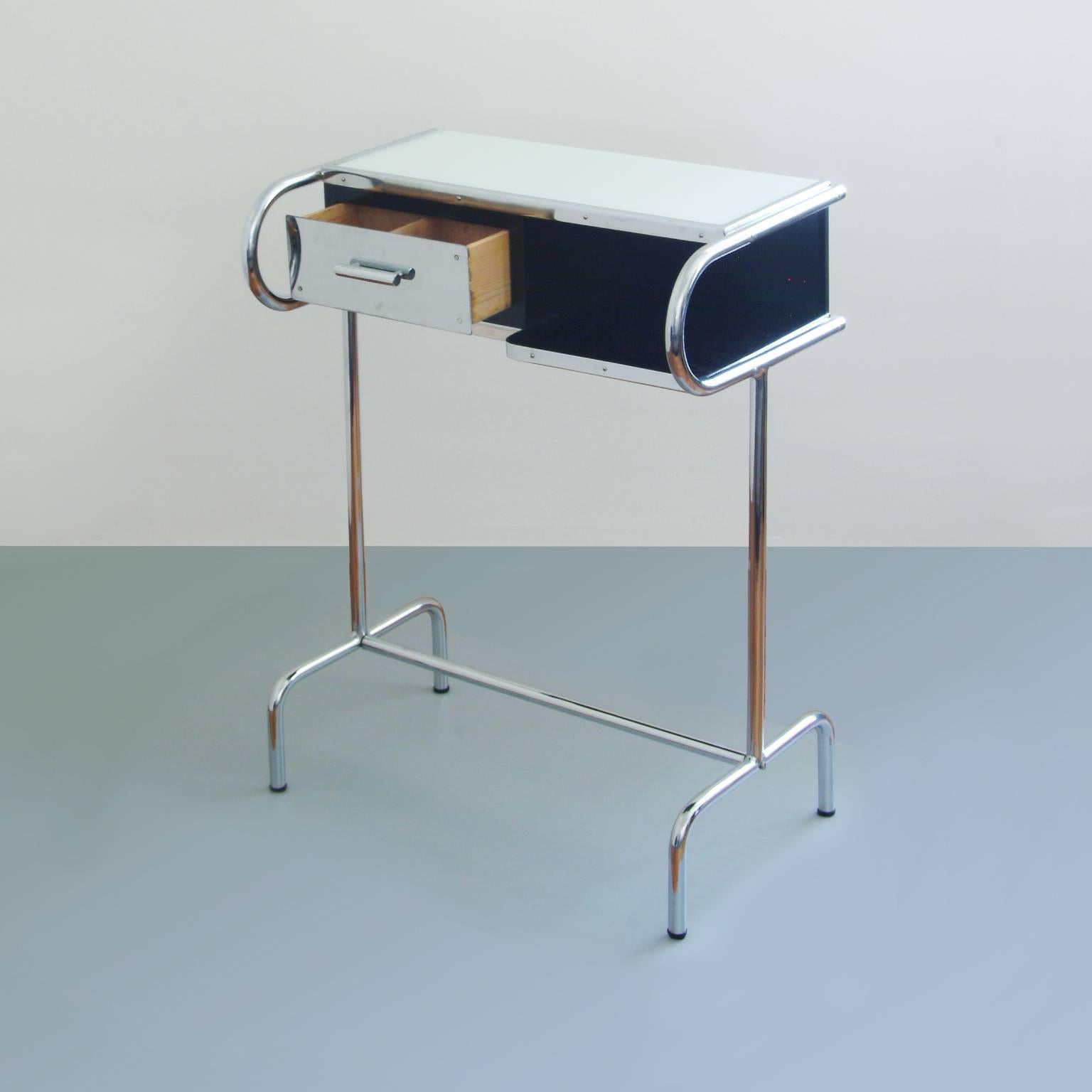 Minimaliste Table console moderniste en acier tubulaire, Allemagne, vers 1930 en vente