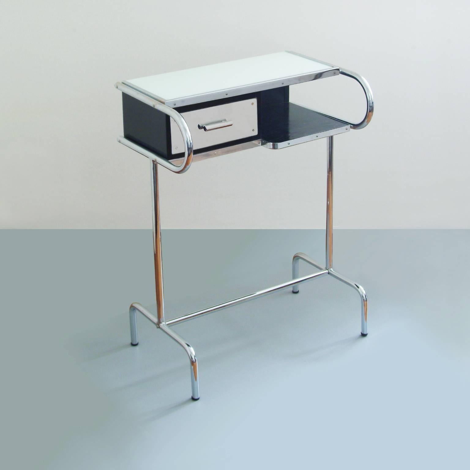 Modernistischer Konsolentisch aus Stahlrohr, Deutschland, um 1930 (Europäisch) im Angebot