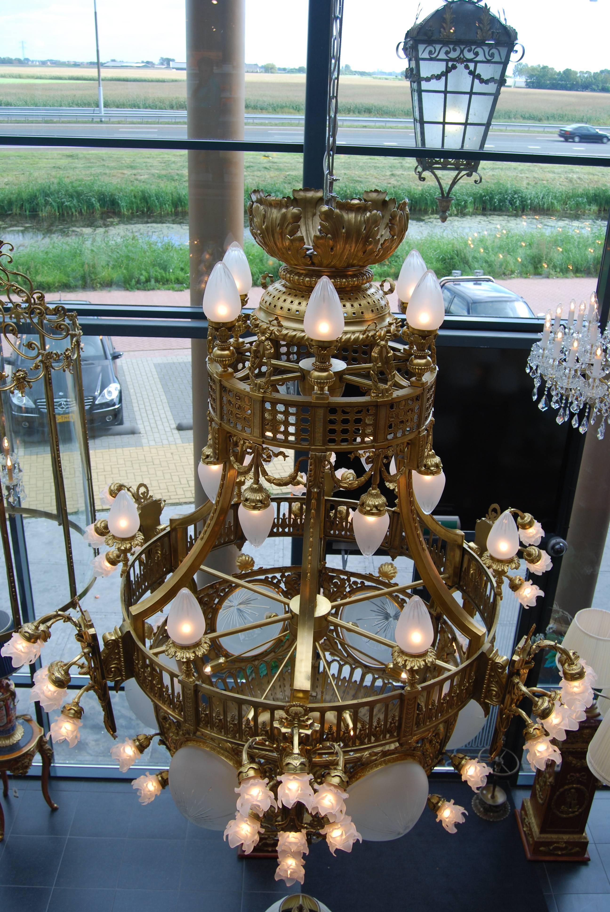 19th Century 70 lights Impressive Chandelier late 19th Century from Amsterdam. In Good Condition For Sale In Heemskerk, Noord Holland