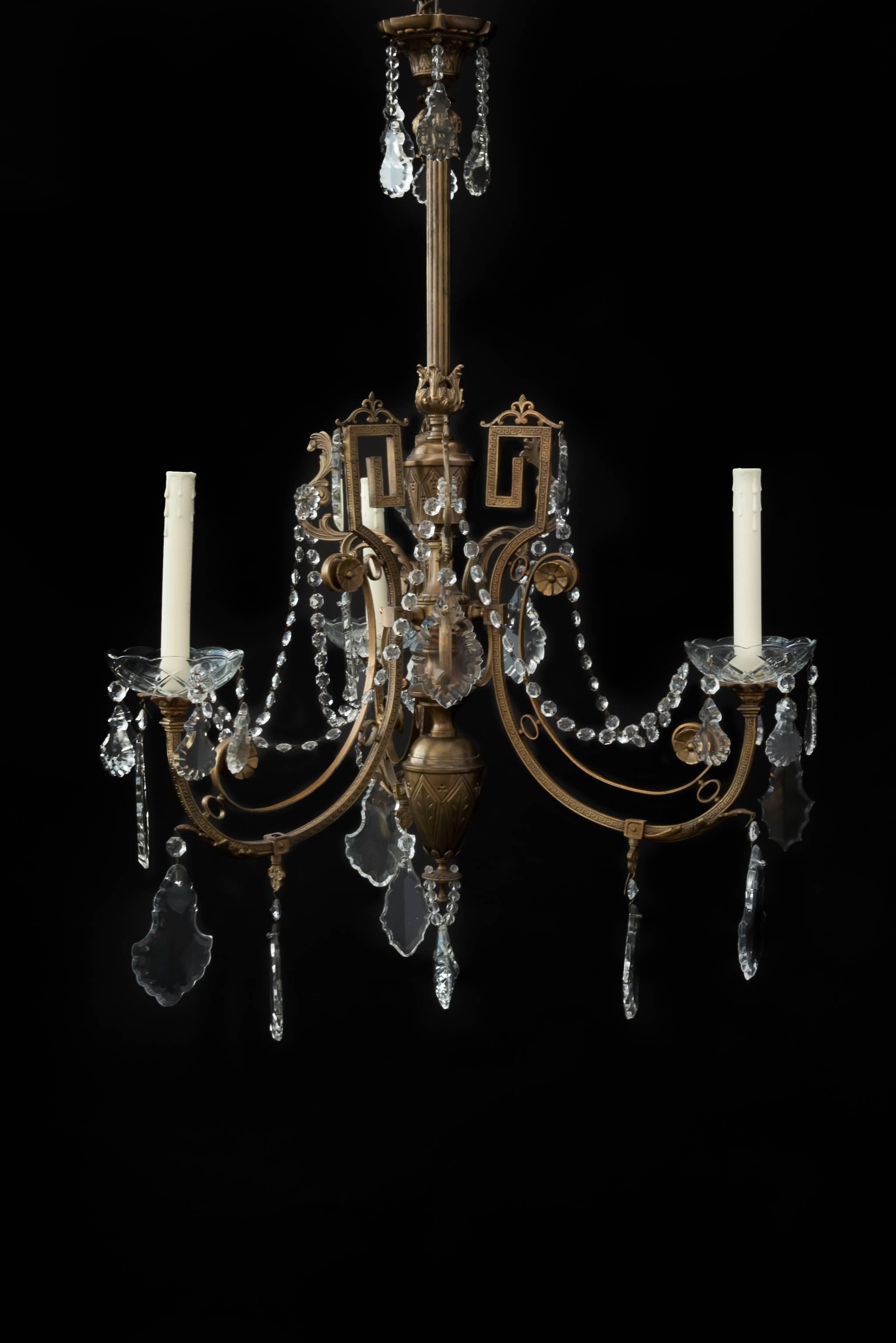 Beautiful French chandelier in neoclassical style.
This original gas chandelier is made in Paris, circa 1860.
With original beautiful hand-cut crystals.
Particularly elegant antique chandelier.
