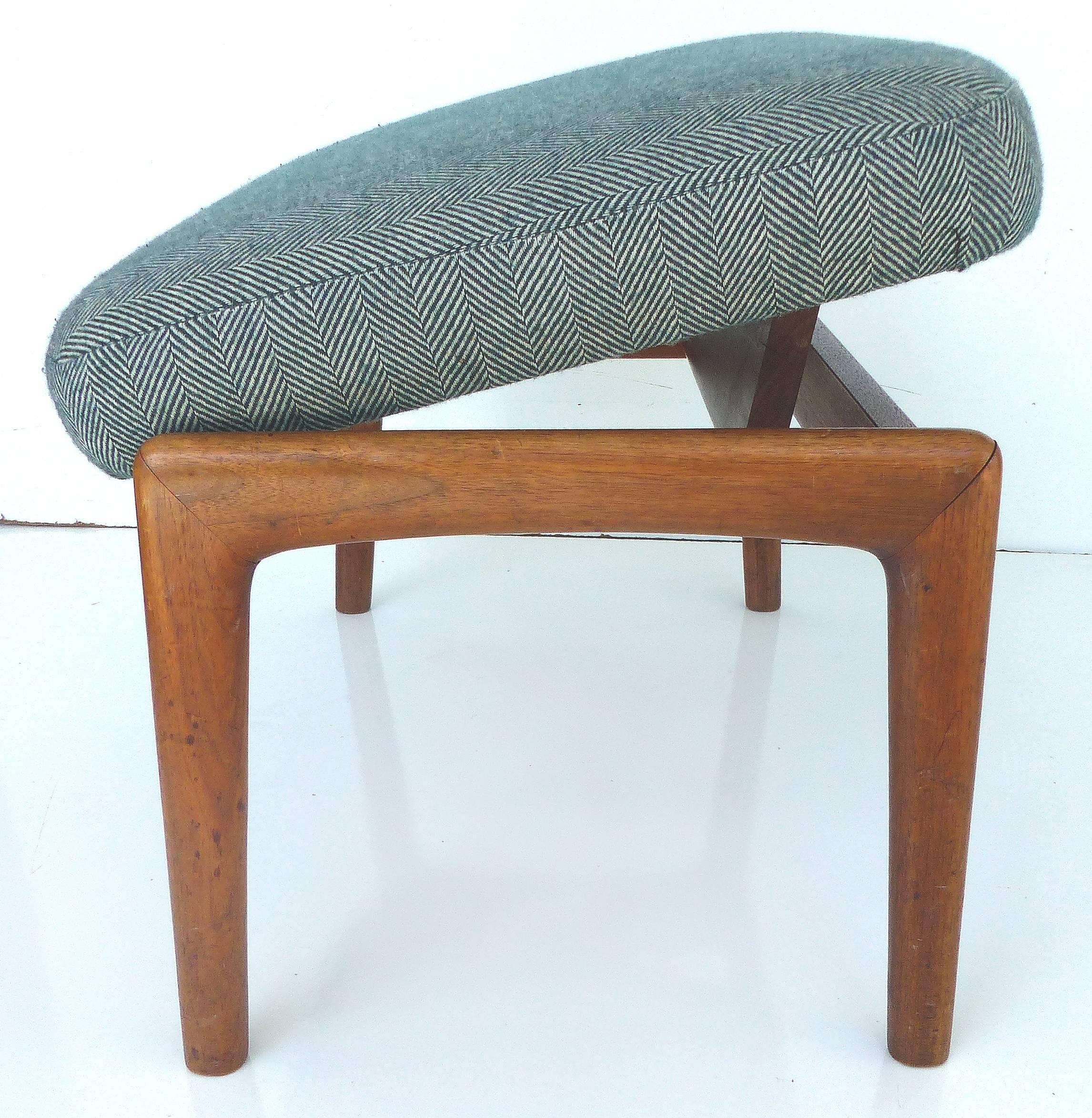 dux lounge chair