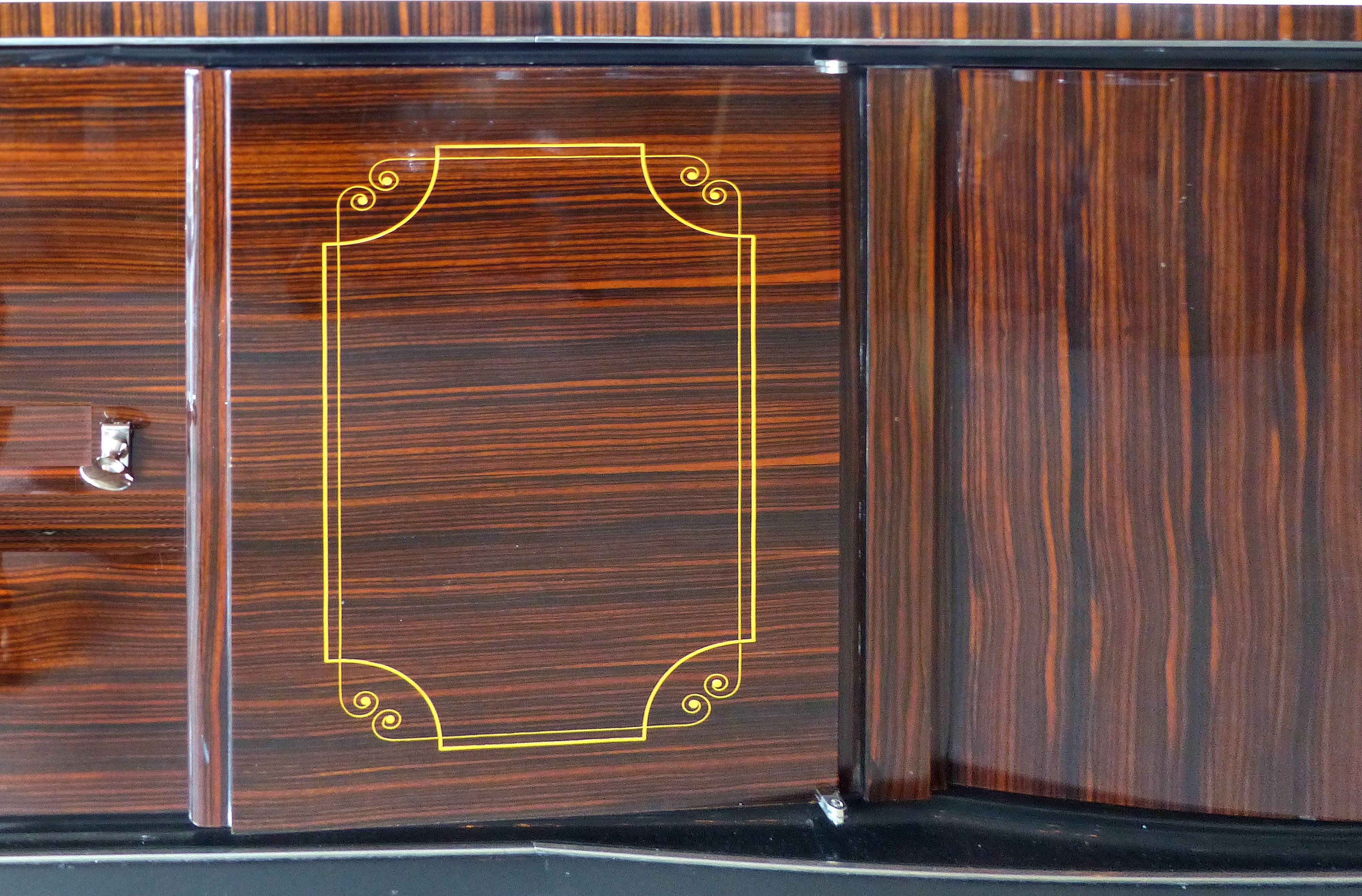 1930s French Art Deco Macassar and Ebony Credenza with Bar Compartment In Good Condition In Miami, FL
