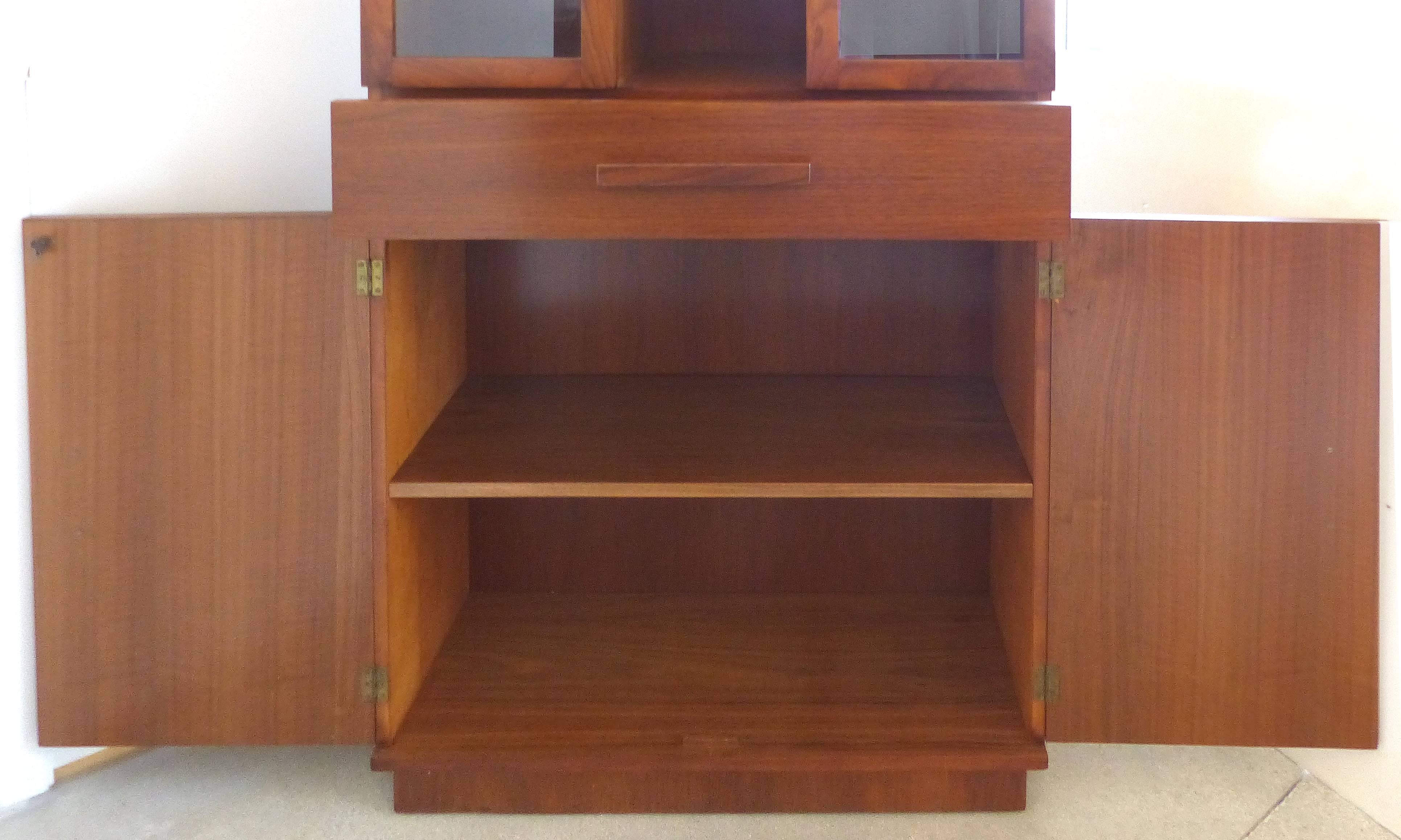 1930s American Deco Bookcase Vitrine by Modernage Furniture In Good Condition In Miami, FL
