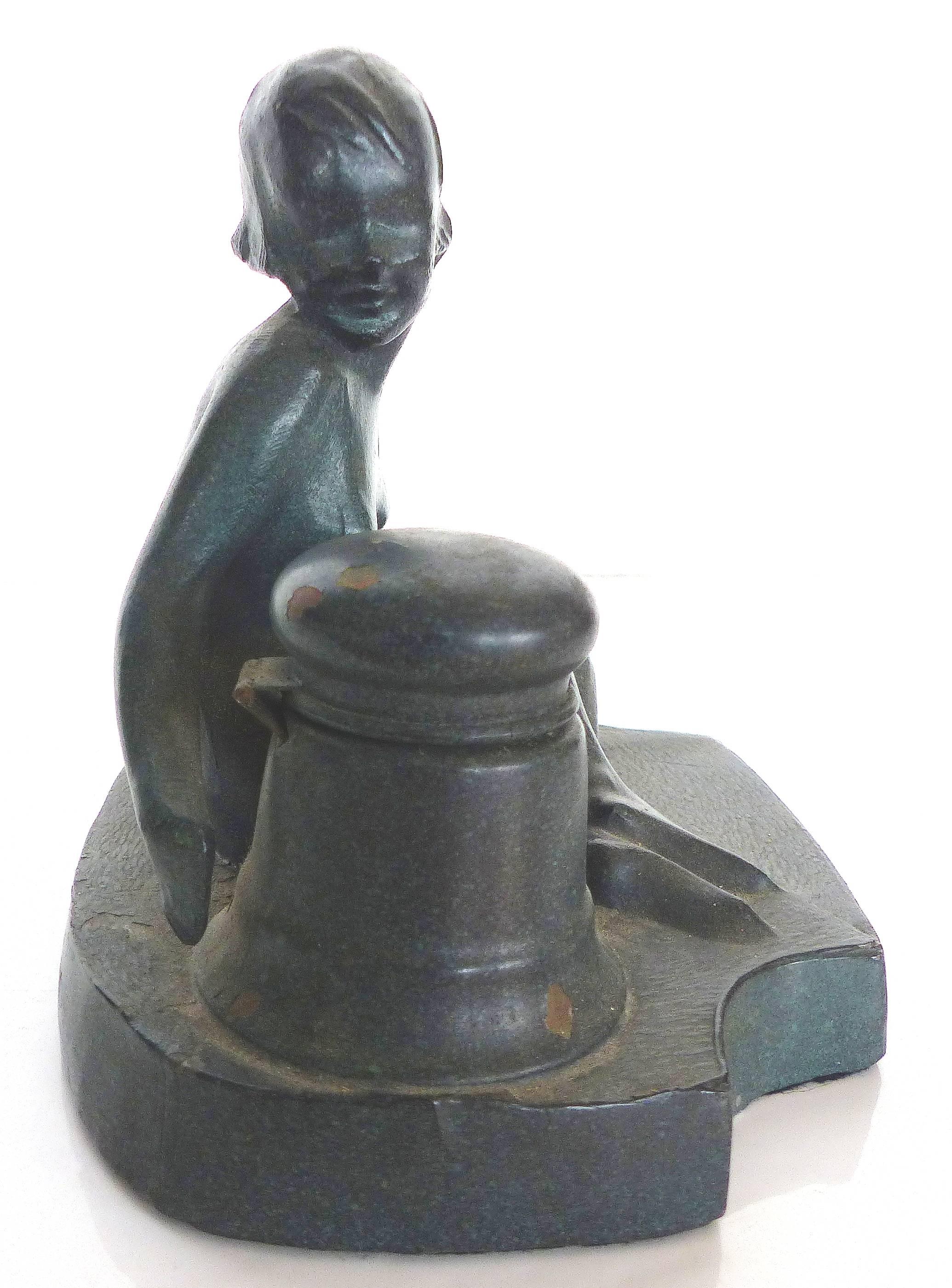Art Deco Frankart Figural Lady Inkwell

This very rare American Art Deco figural inkwell and pen holder was designed in the early 1920s by sculptor Arthur von Frankenberg (1898-1992) for his company 