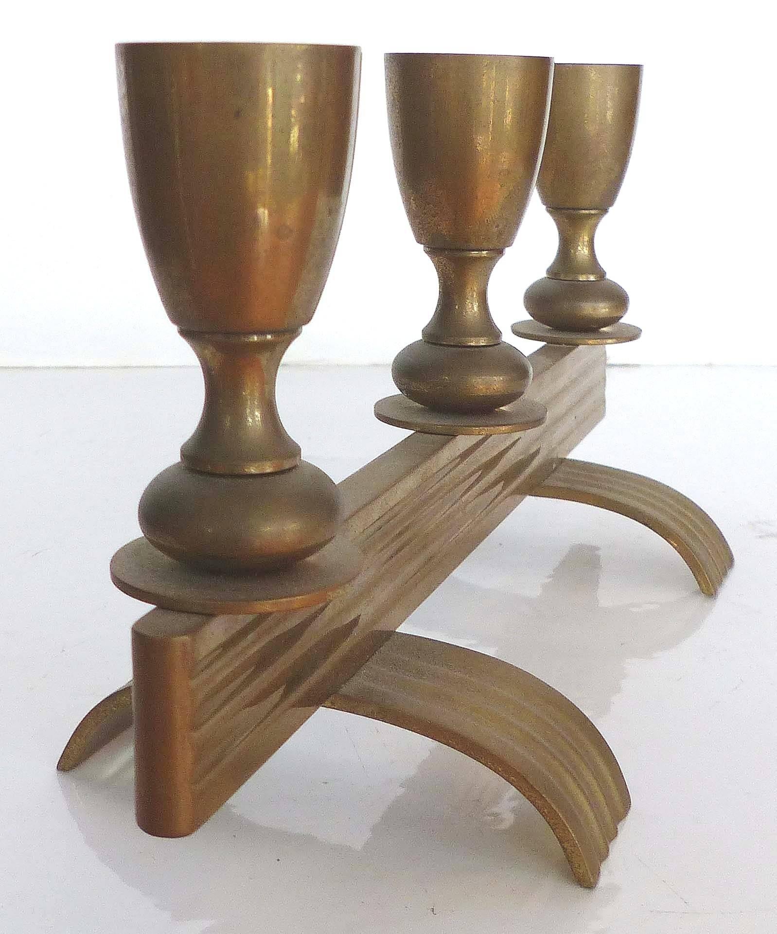 Art Deco Bronze Streamline Candle Holders, a Pair

A pair of heavy bronze American, 1930s Art Deco candlesticks with a ribbed bar sitting on two similarly ribbed curved and streamline feet which support three candleholders each.

       