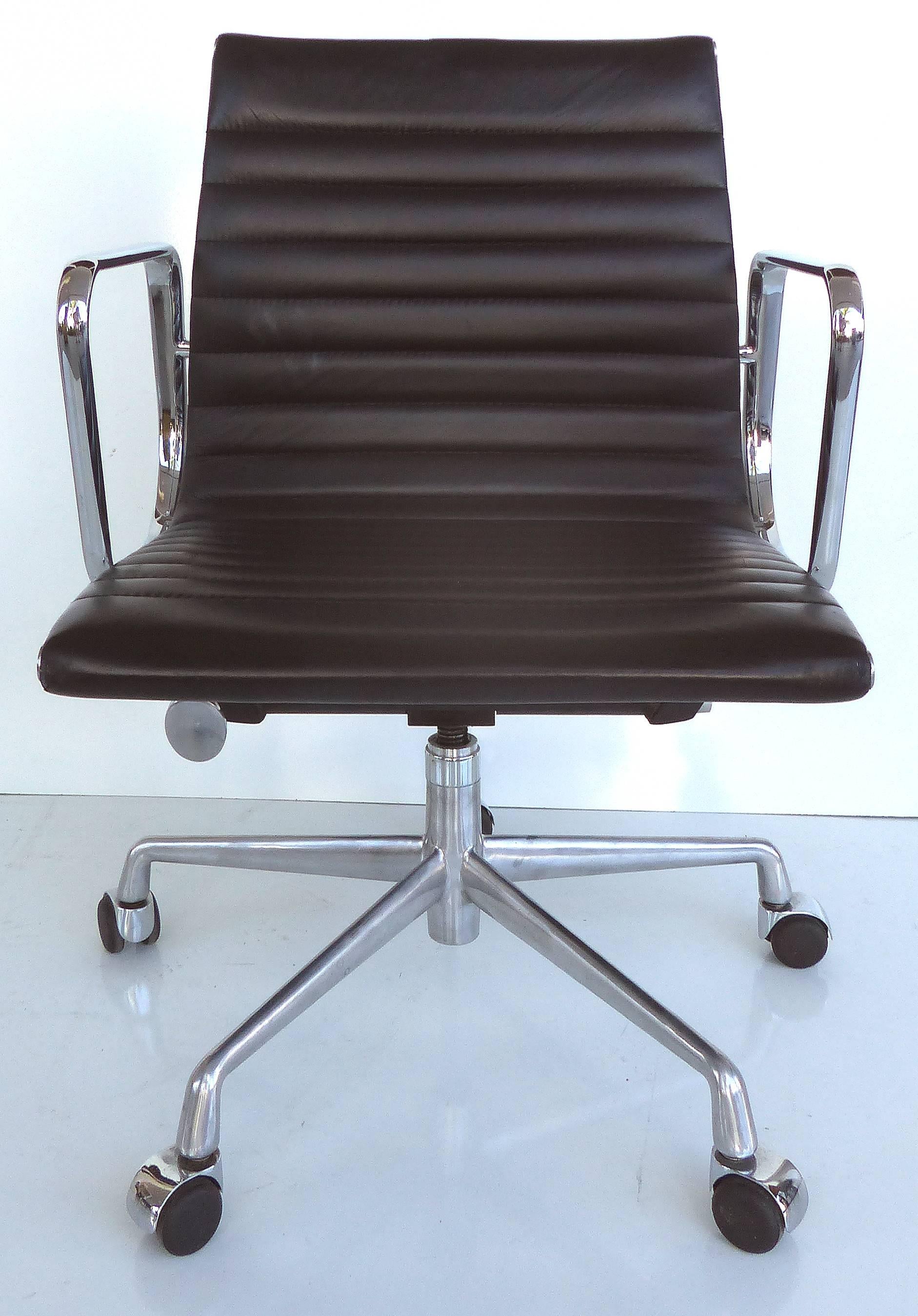 Mid-Century Modern Eames Leather Desk Chair

An Eames for Herman Miller aluminium group desk chair with a channeled leather upholstery. Measures: Arm 24.6