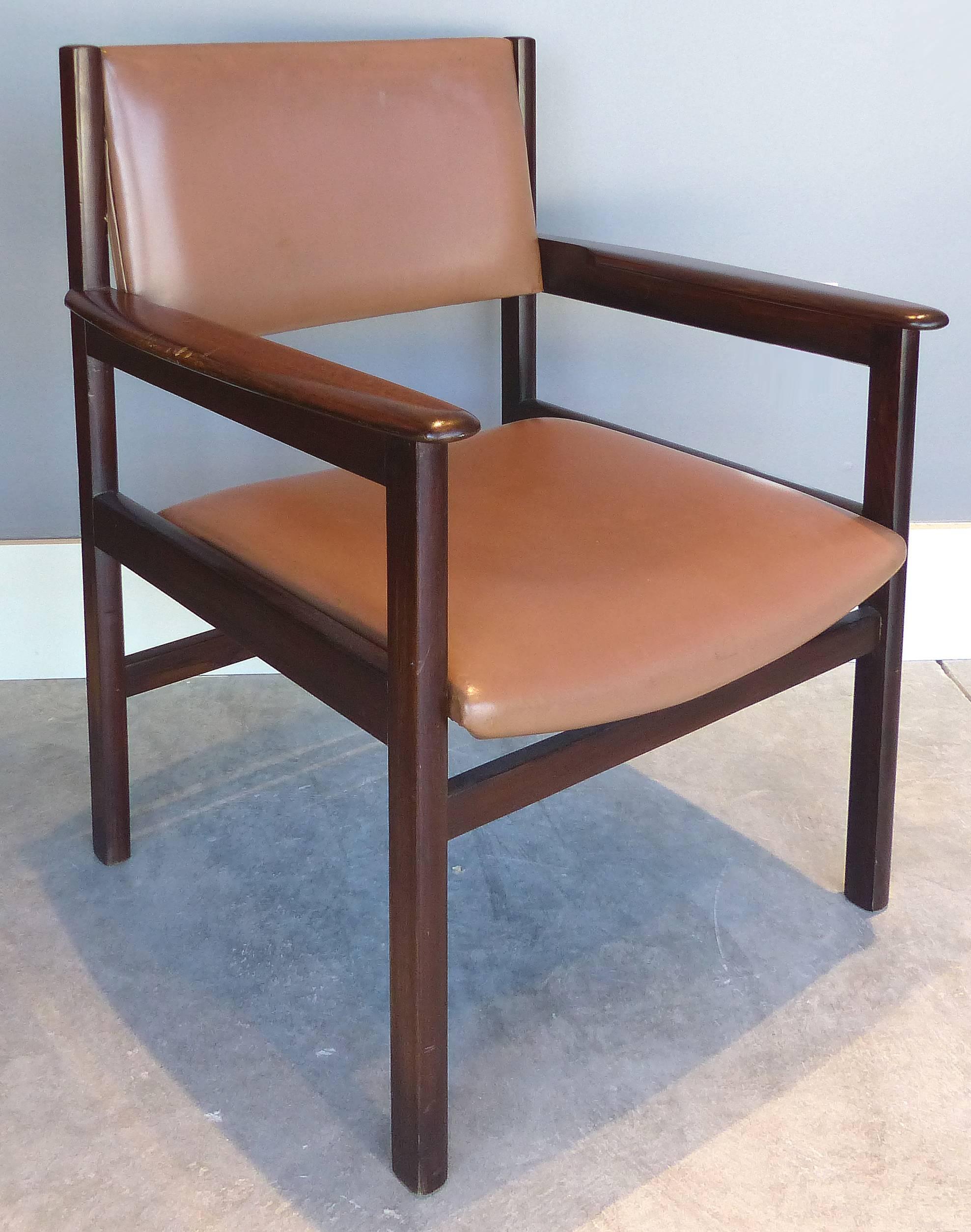 Sergio Rodrigues OCA  Jacaranda Wood  Armchairs, Pair

Offered are a pair of 