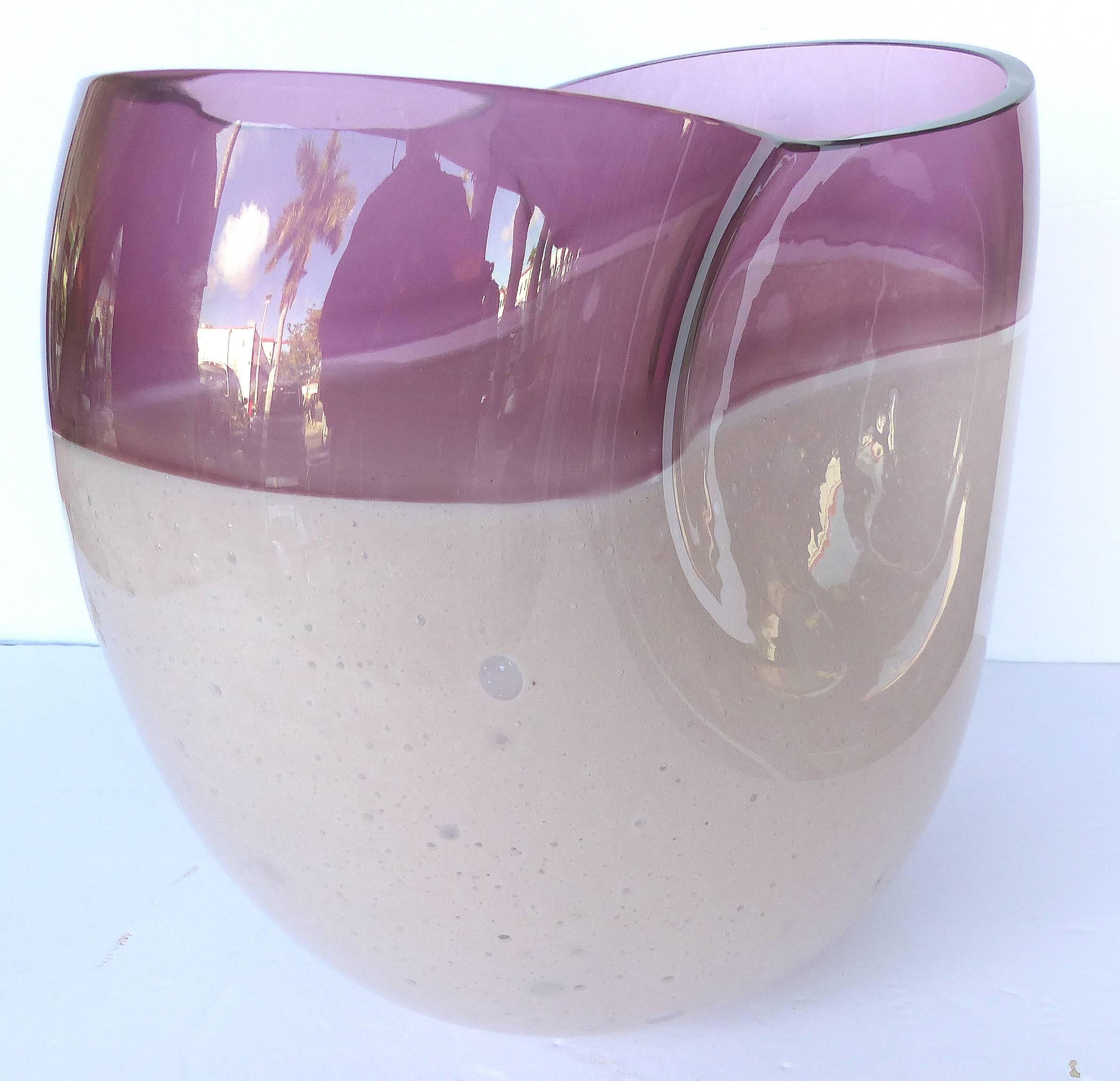 Alfredo Barbini Oggetti Large Blown Art Glass Vase, Signed, Numbered 76

Offered for sale is a large handblown pinched vase with great movement by Alfredo Barbini for Oggetti. The vase is signed and numbered 
