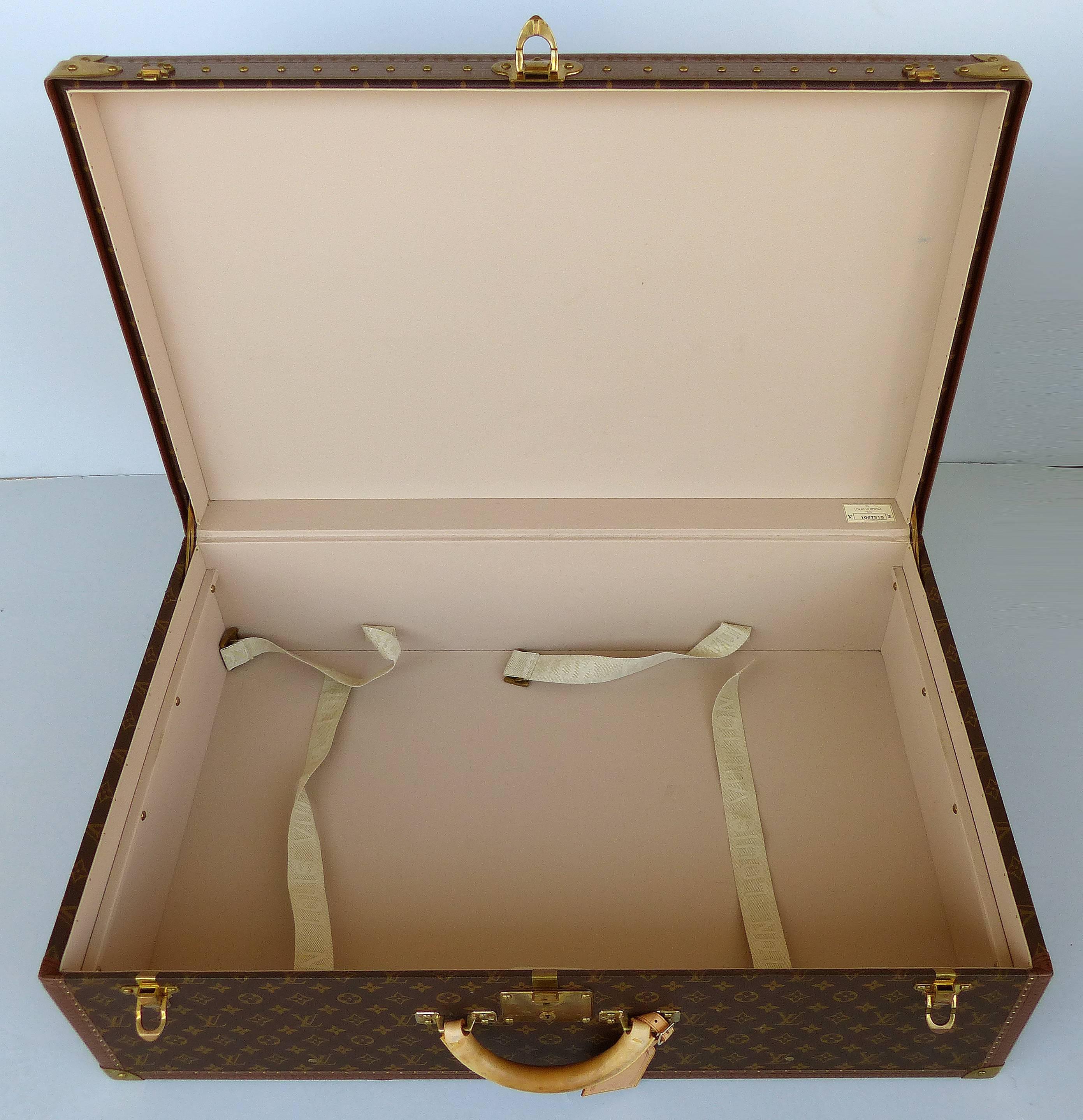 Louis Vuitton Alzer 80 Leather and Brass Suitcase with Original Protective Cover In Excellent Condition In Miami, FL