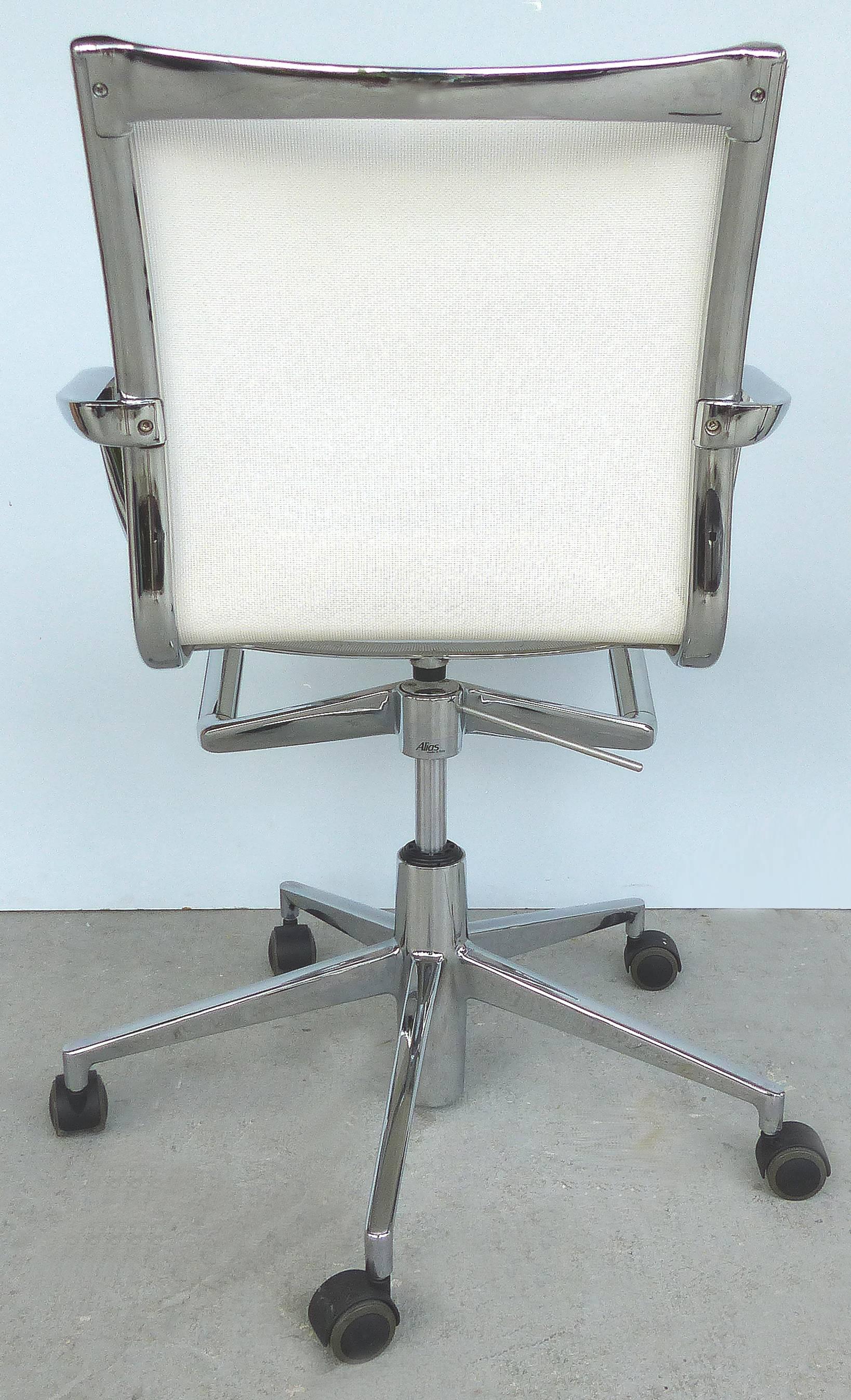 alias frame chair