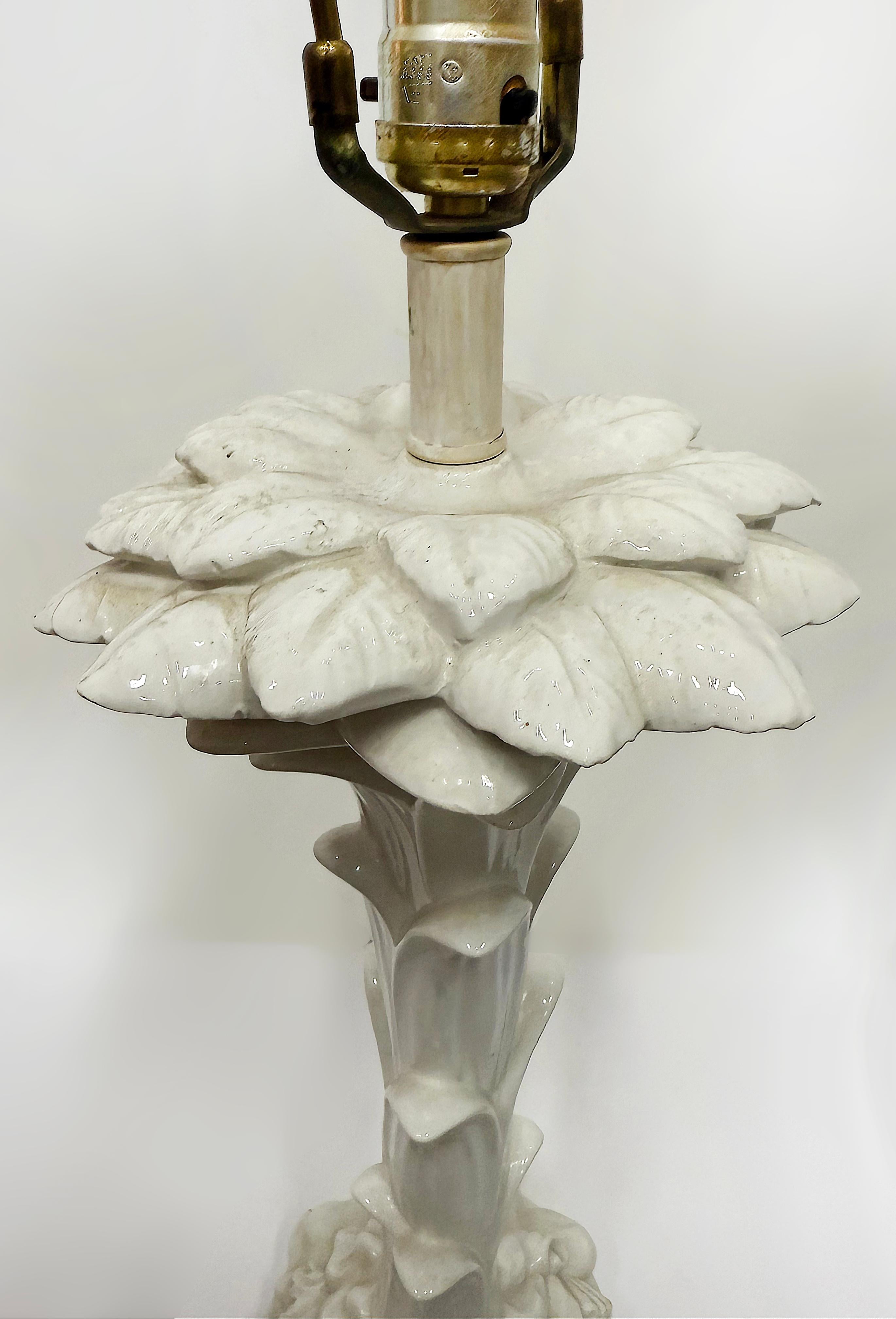 Lampe à feuilles de palmier en céramique avec abat-jour de style Hollywood Regency Serge Roche



Nous proposons à la vente une lampe de table en céramique de style Hollywood Regency Serge Roche Palm Fronds. Cette lampe élégante est complétée par un