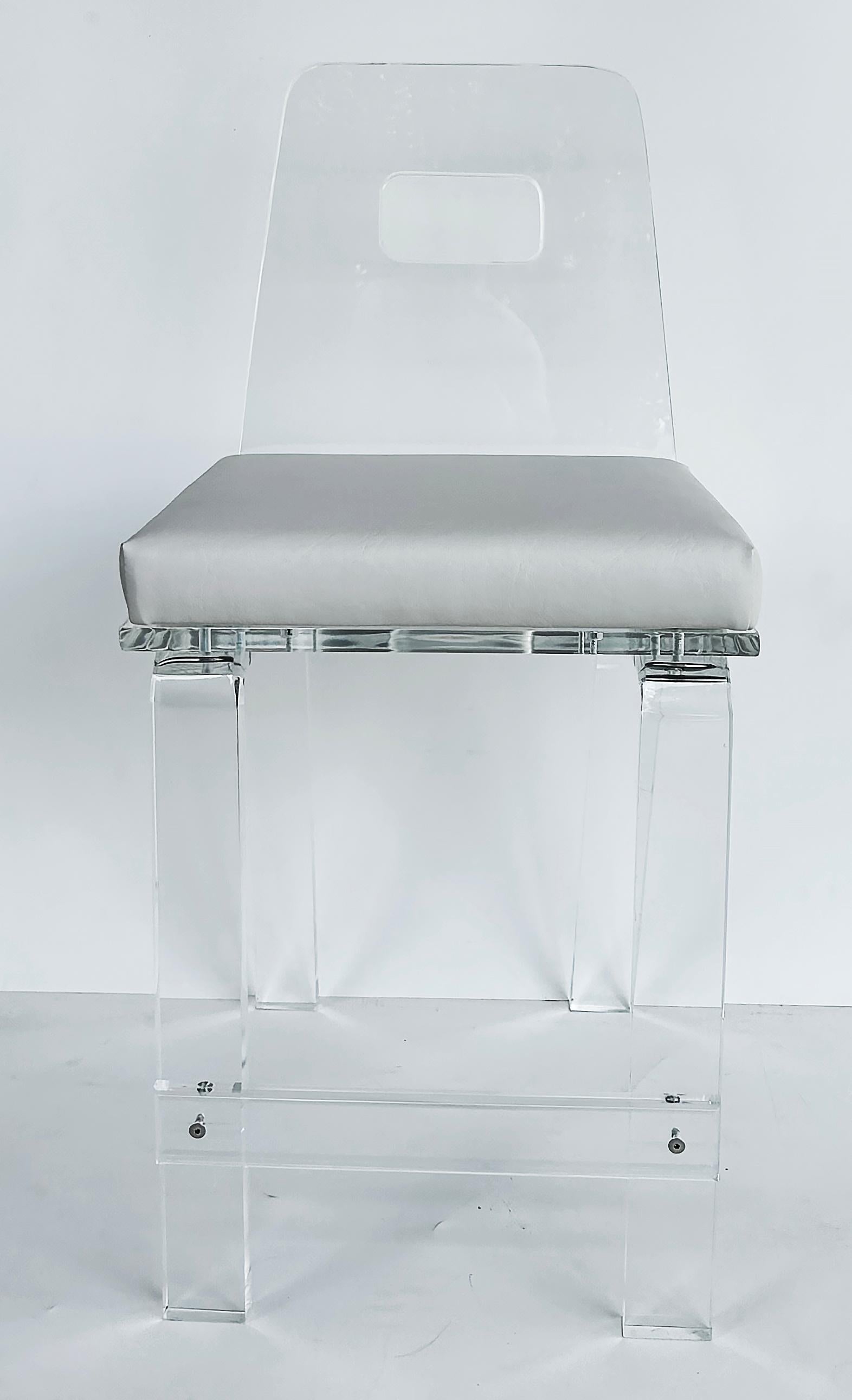 CUSTOM MADE Lucite Thekenhocker, einzeln erhältlich, zwei Wochen Vorlaufzeit im Angebot 4