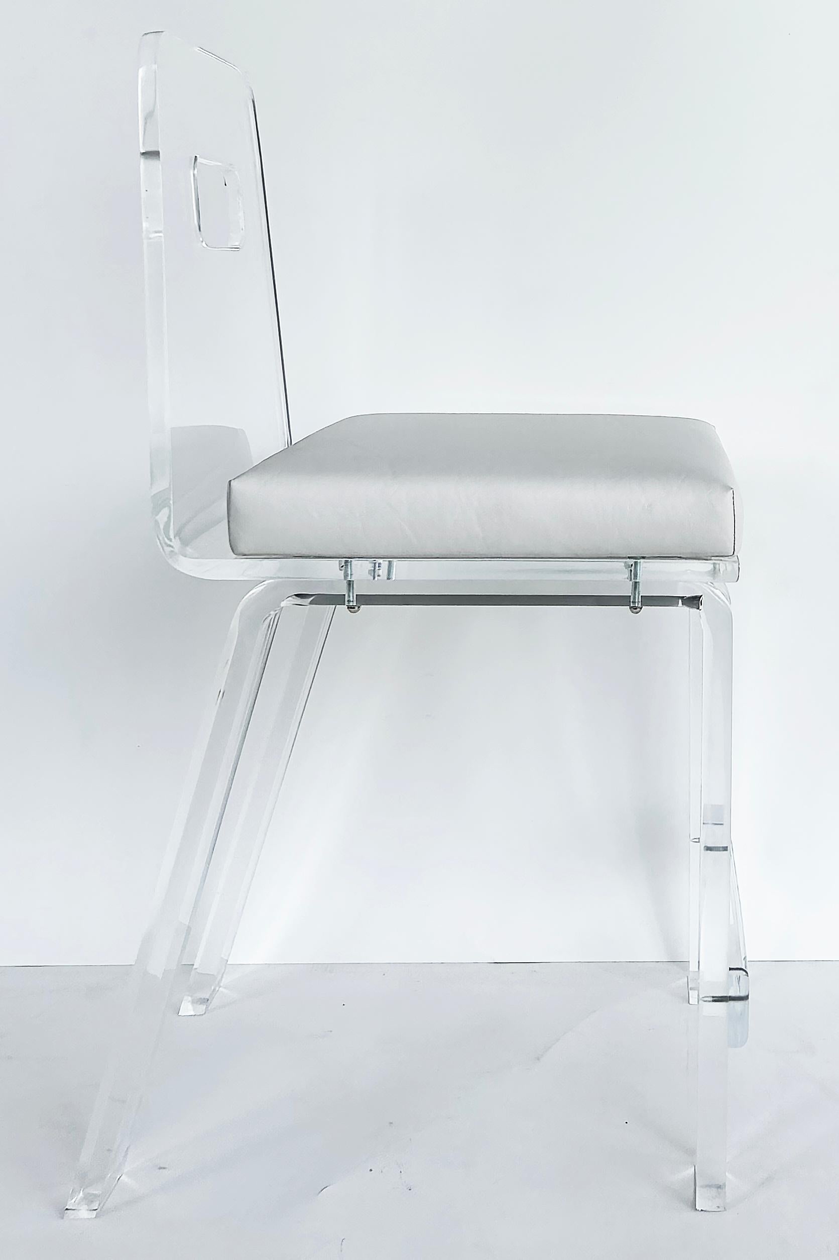 CUSTOM MADE Lucite Thekenhocker, einzeln erhältlich, zwei Wochen Vorlaufzeit im Angebot 2