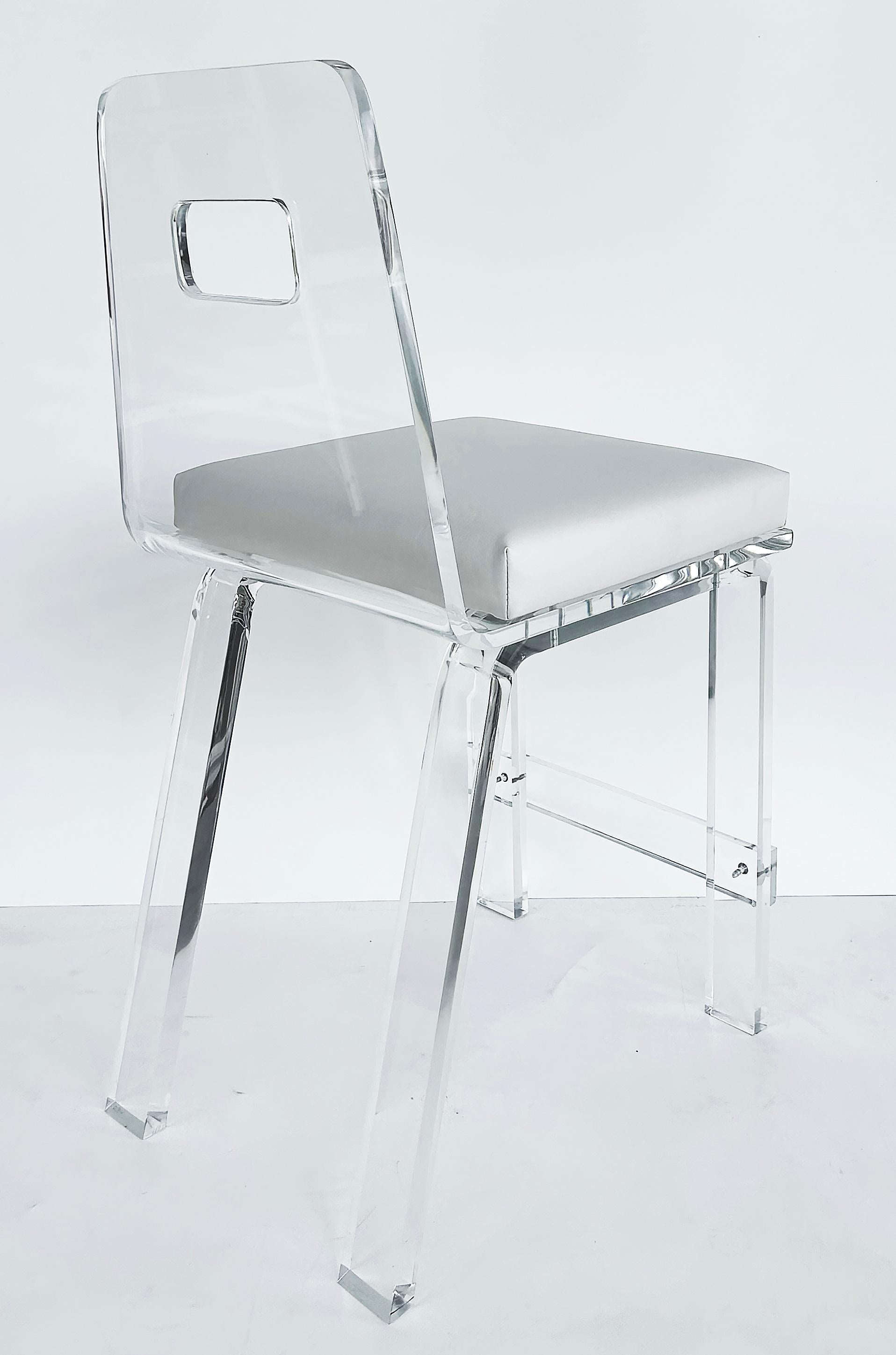 CUSTOM MADE Lucite Thekenhocker, einzeln erhältlich, zwei Wochen Vorlaufzeit im Angebot 3