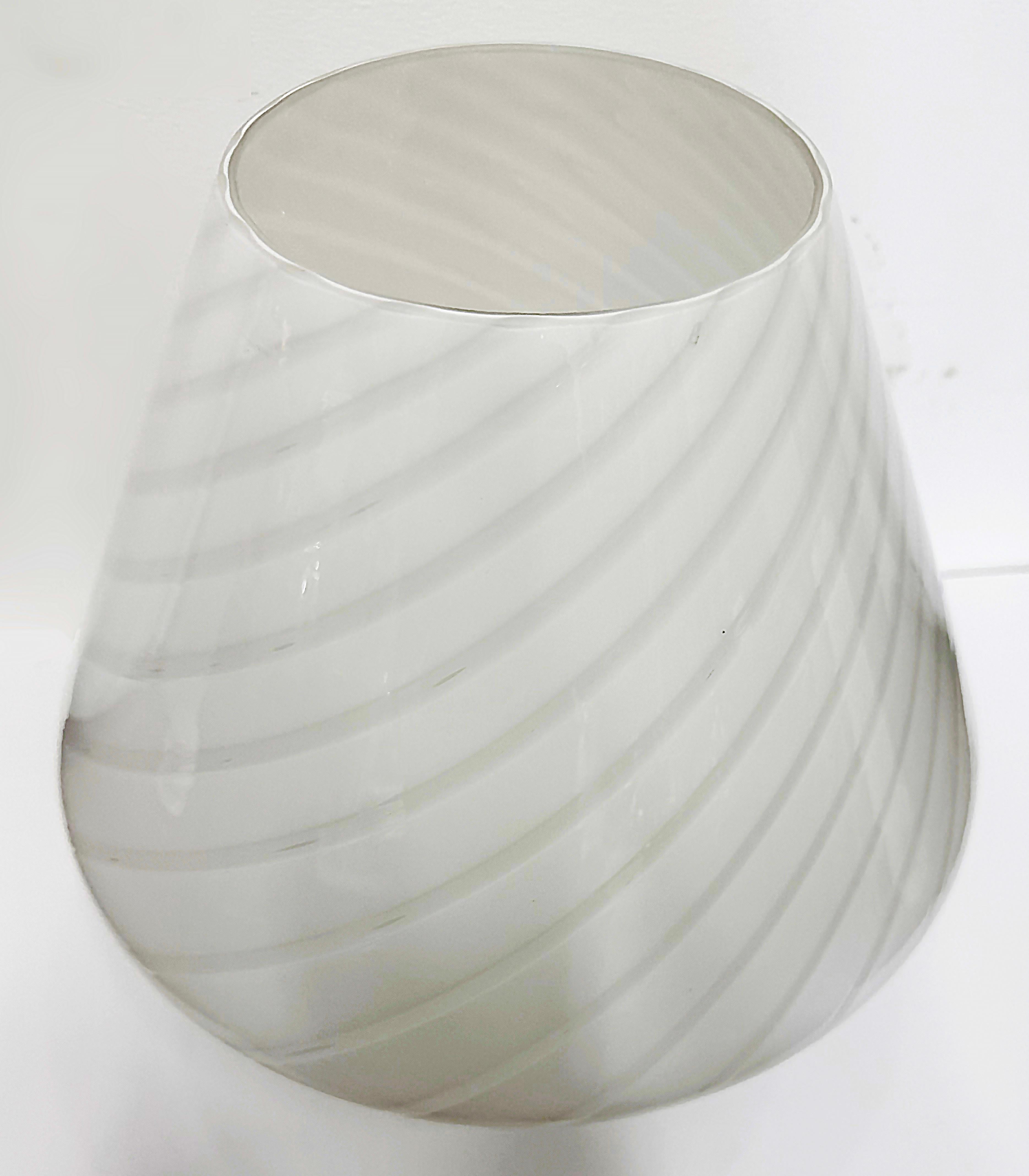 Hand-Crafted Mid-century Vitri Swirled Blown Murano Glass Table Lamp For Sale