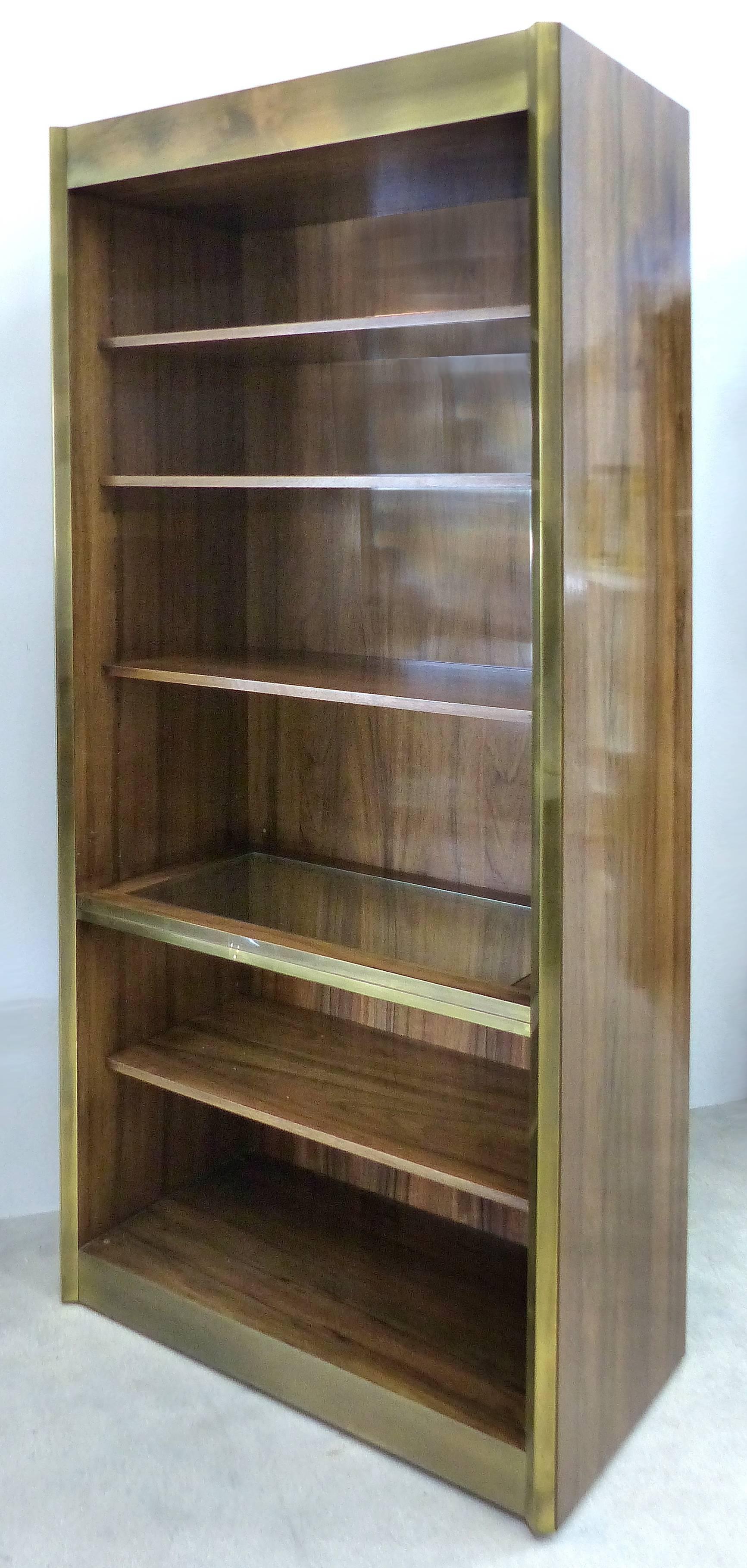 Mid-Century Modern Mastercraft Rosewood and Brass Bookcases In Good Condition In Miami, FL