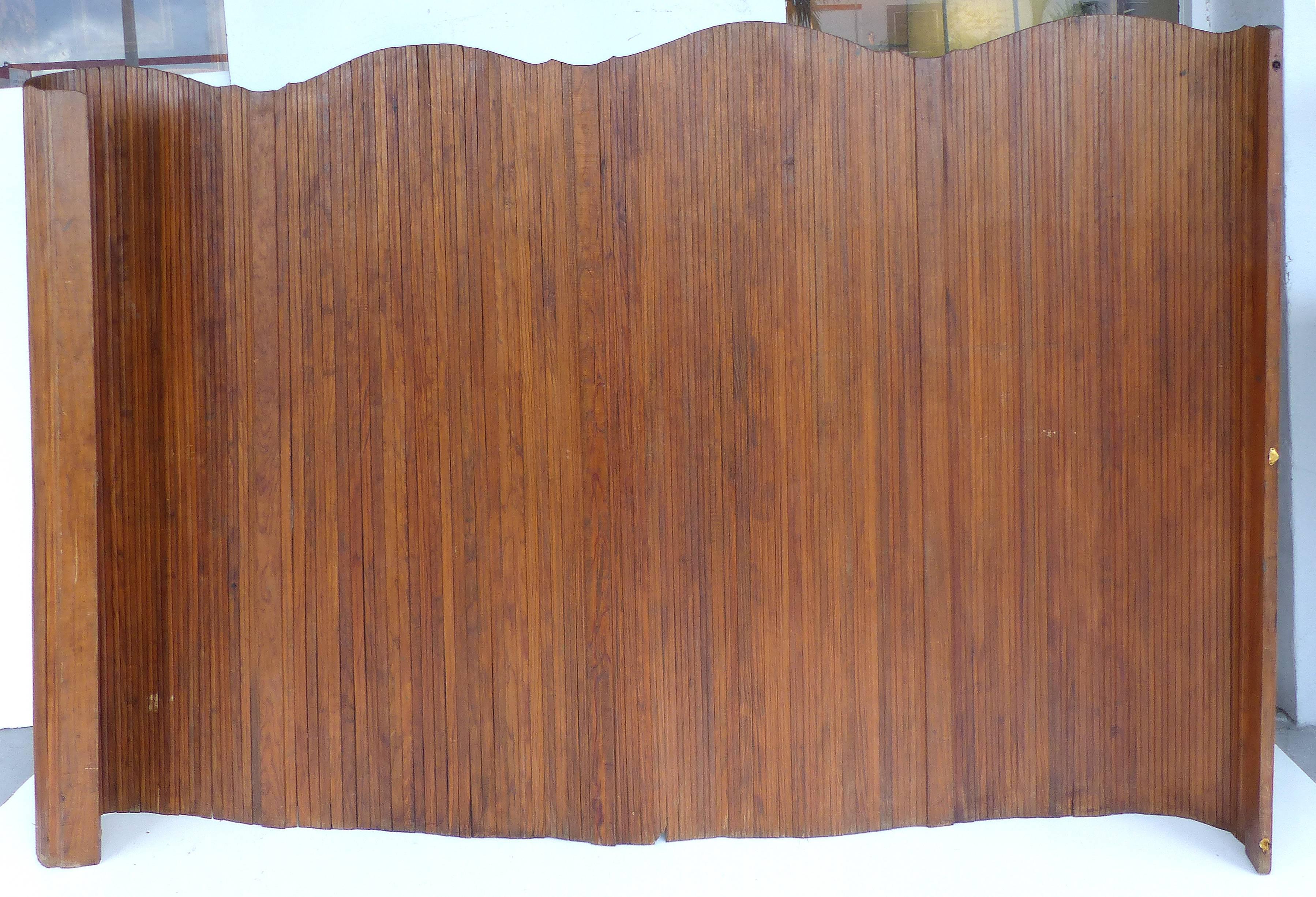 Turn of the Century Antique Tambour Curved Wood Screen In Good Condition In Miami, FL