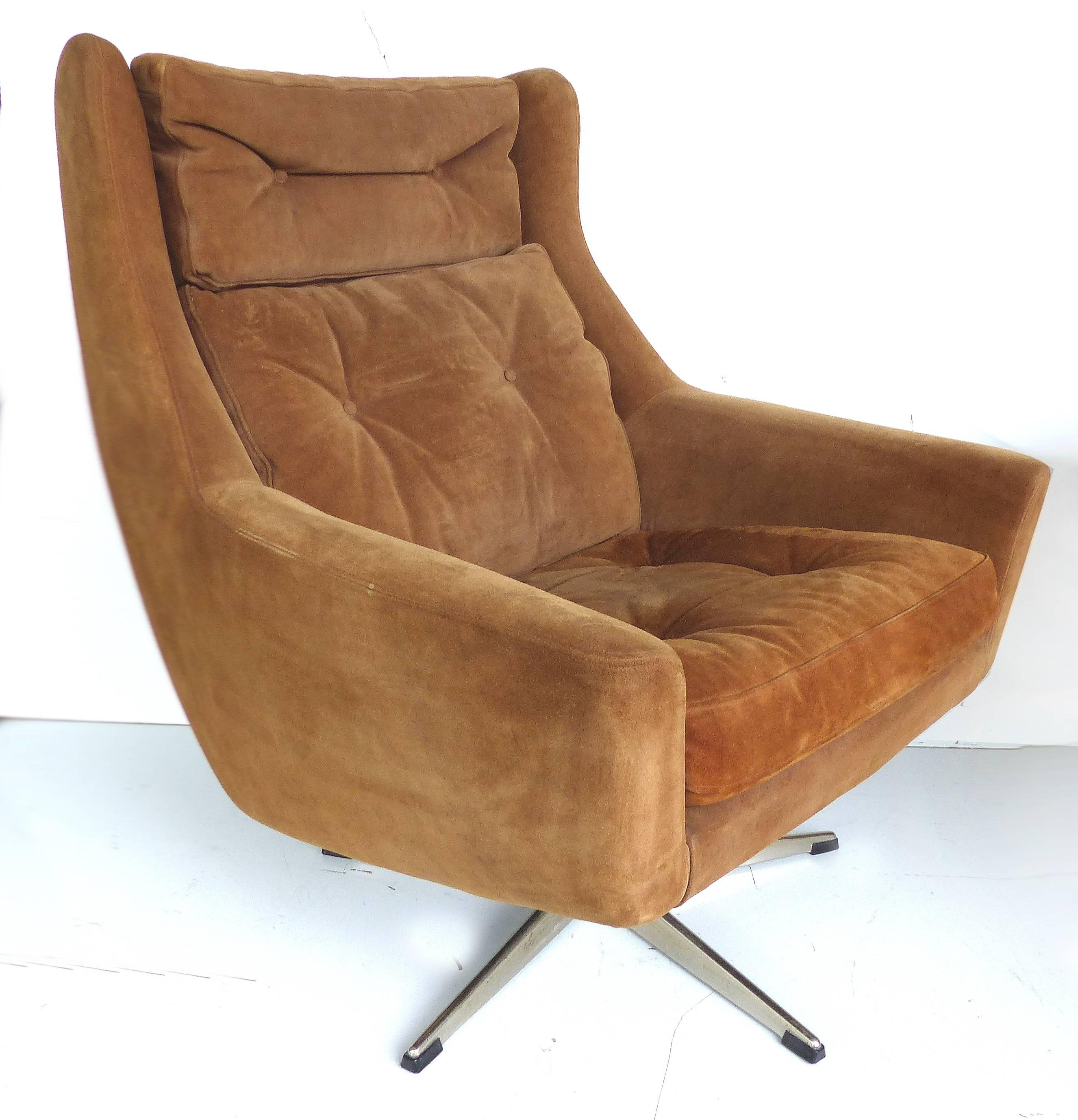 Danish Mid-Century Suede Swivel Chair with Ottomans from John Stuart In Fair Condition In Miami, FL